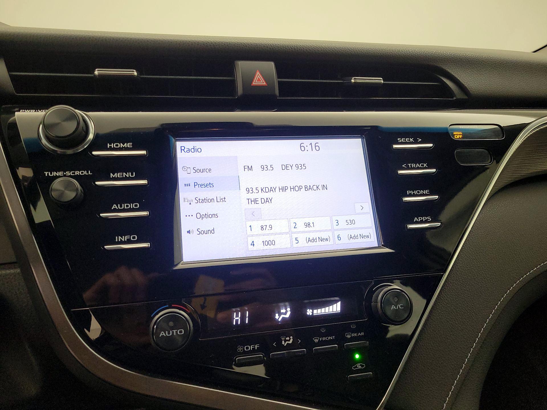 Thumbnail: 2018 Toyota Camry - 15