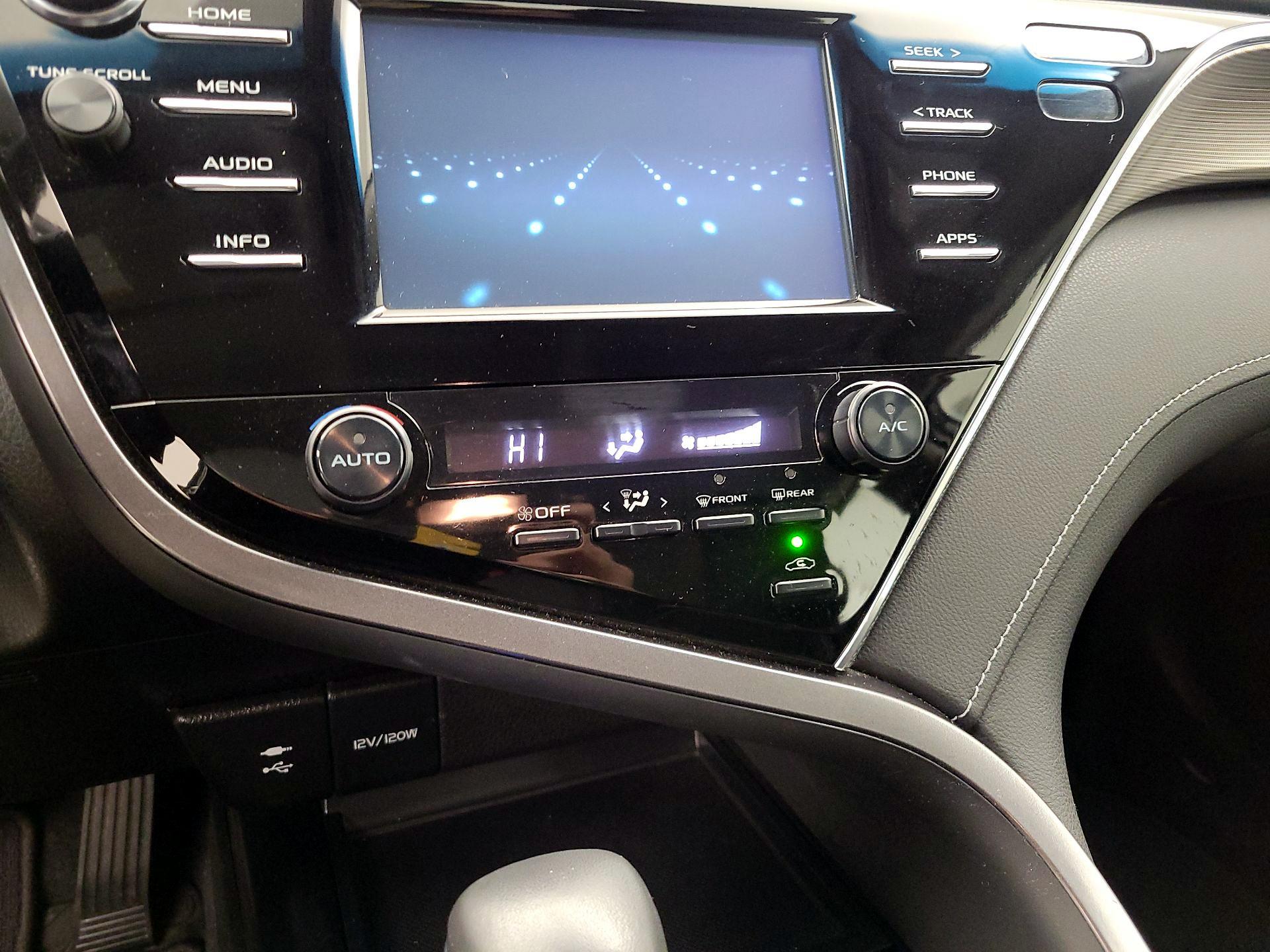 Thumbnail: 2018 Toyota Camry - 16