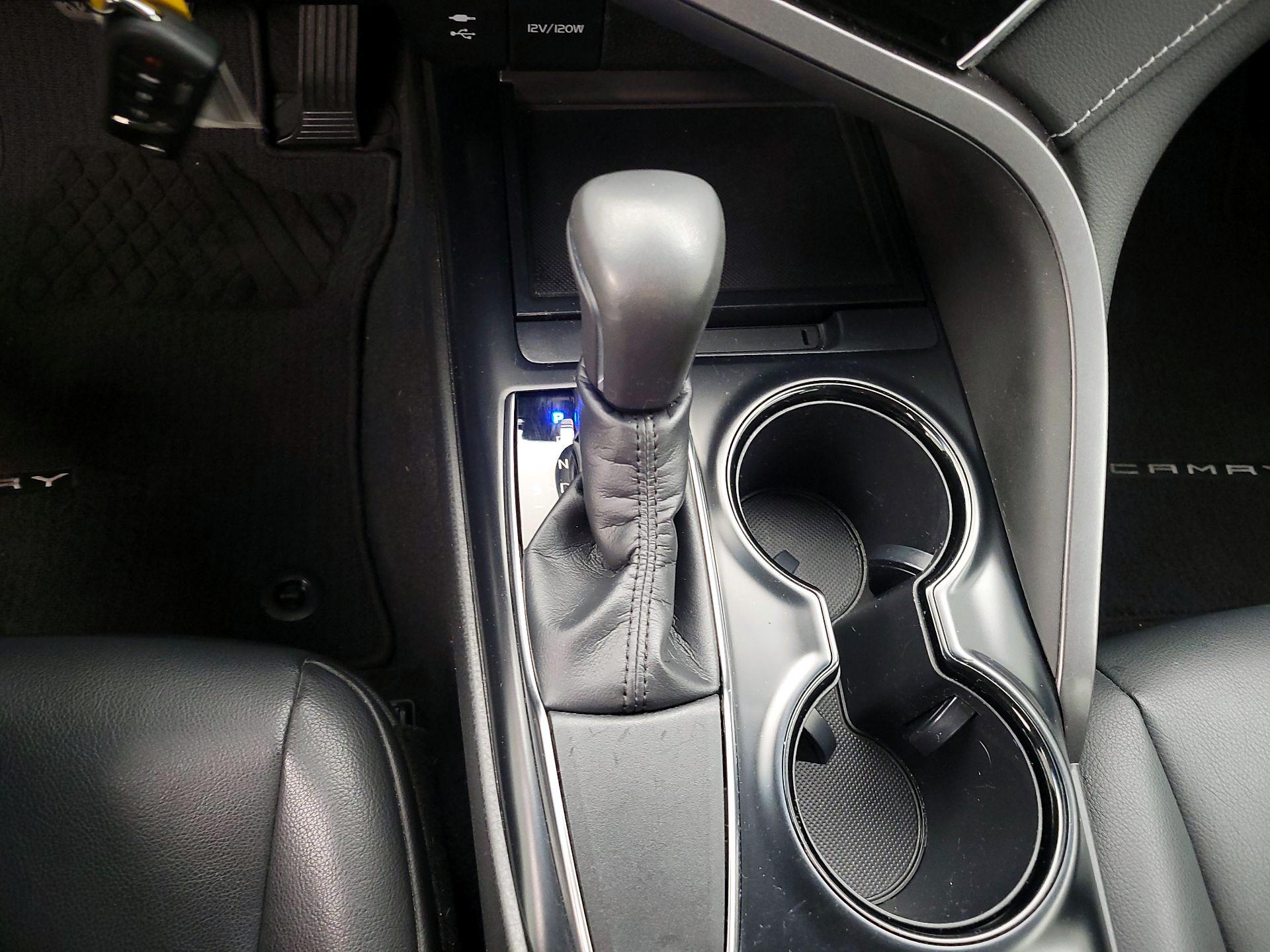 Thumbnail: 2018 Toyota Camry - 17