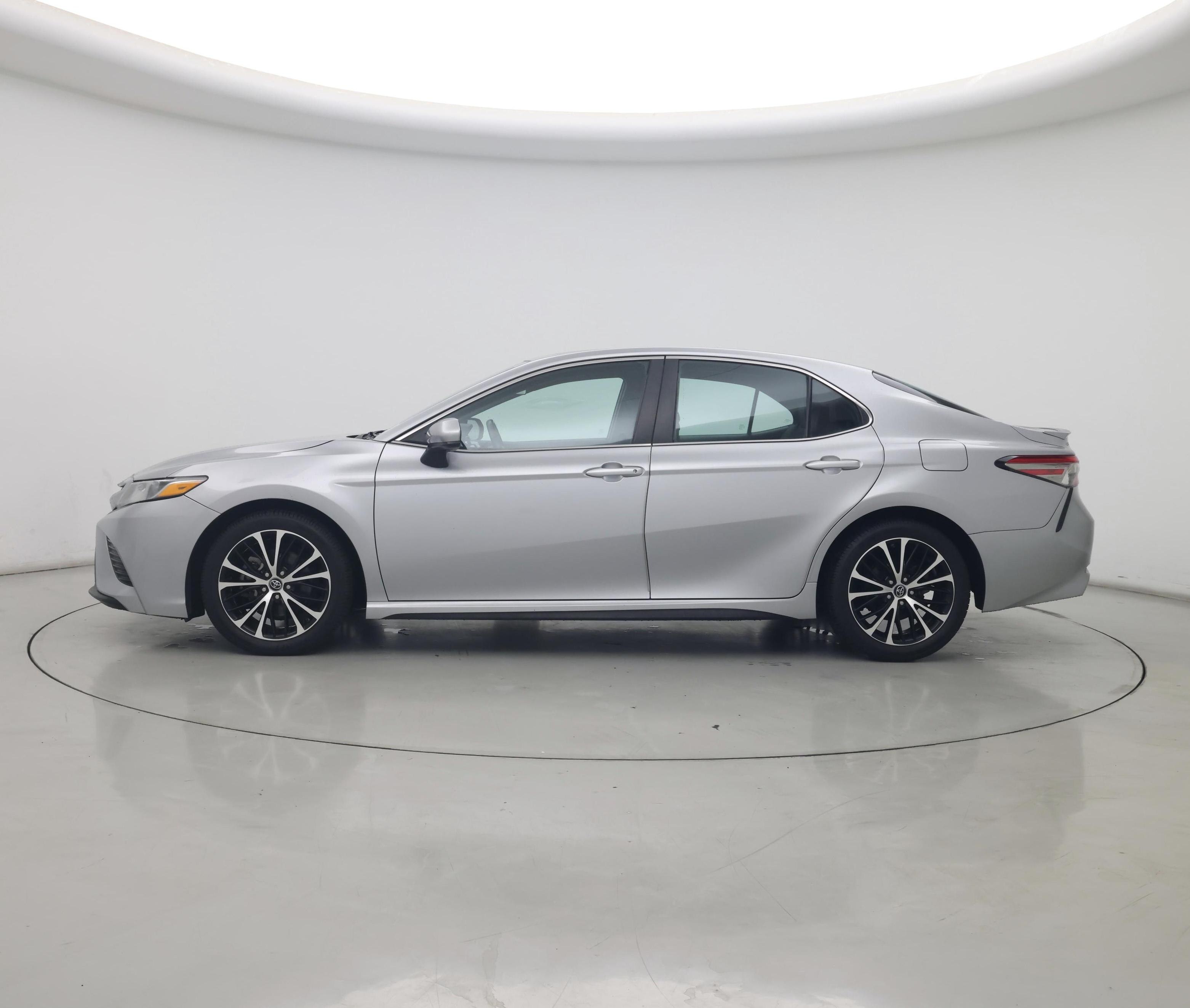 Thumbnail: 2018 Toyota Camry - 3