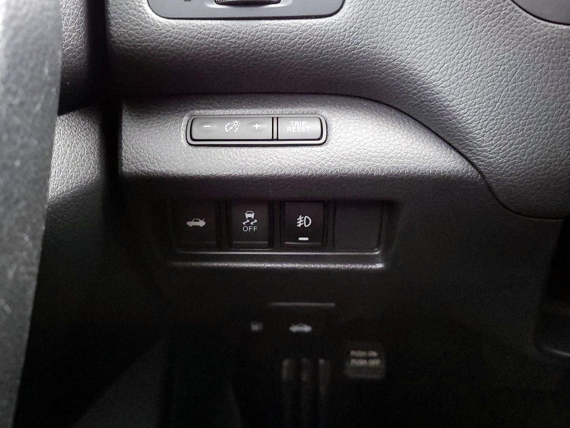 Thumbnail: 2017 Nissan Altima - 13