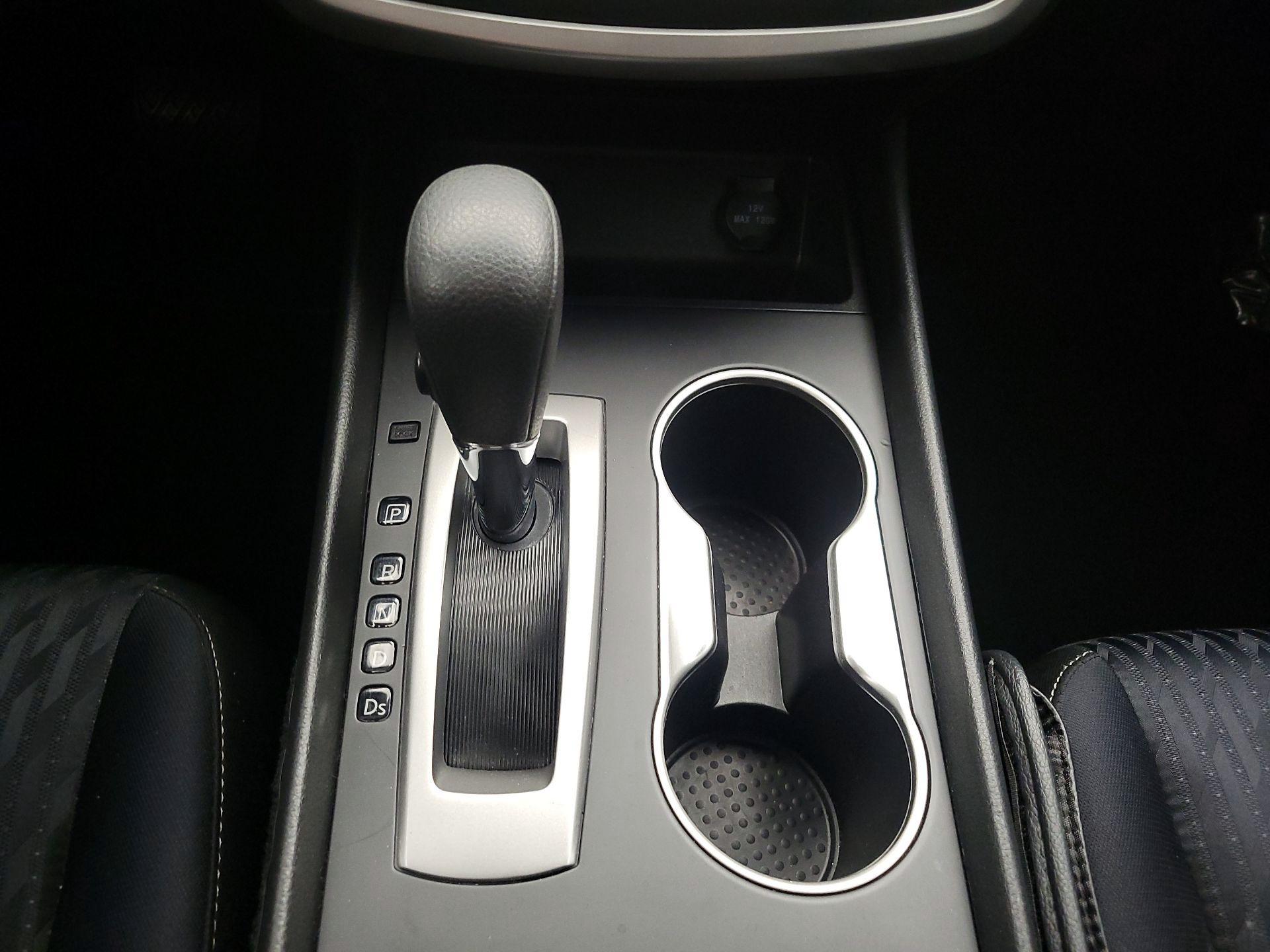 Thumbnail: 2017 Nissan Altima - 17