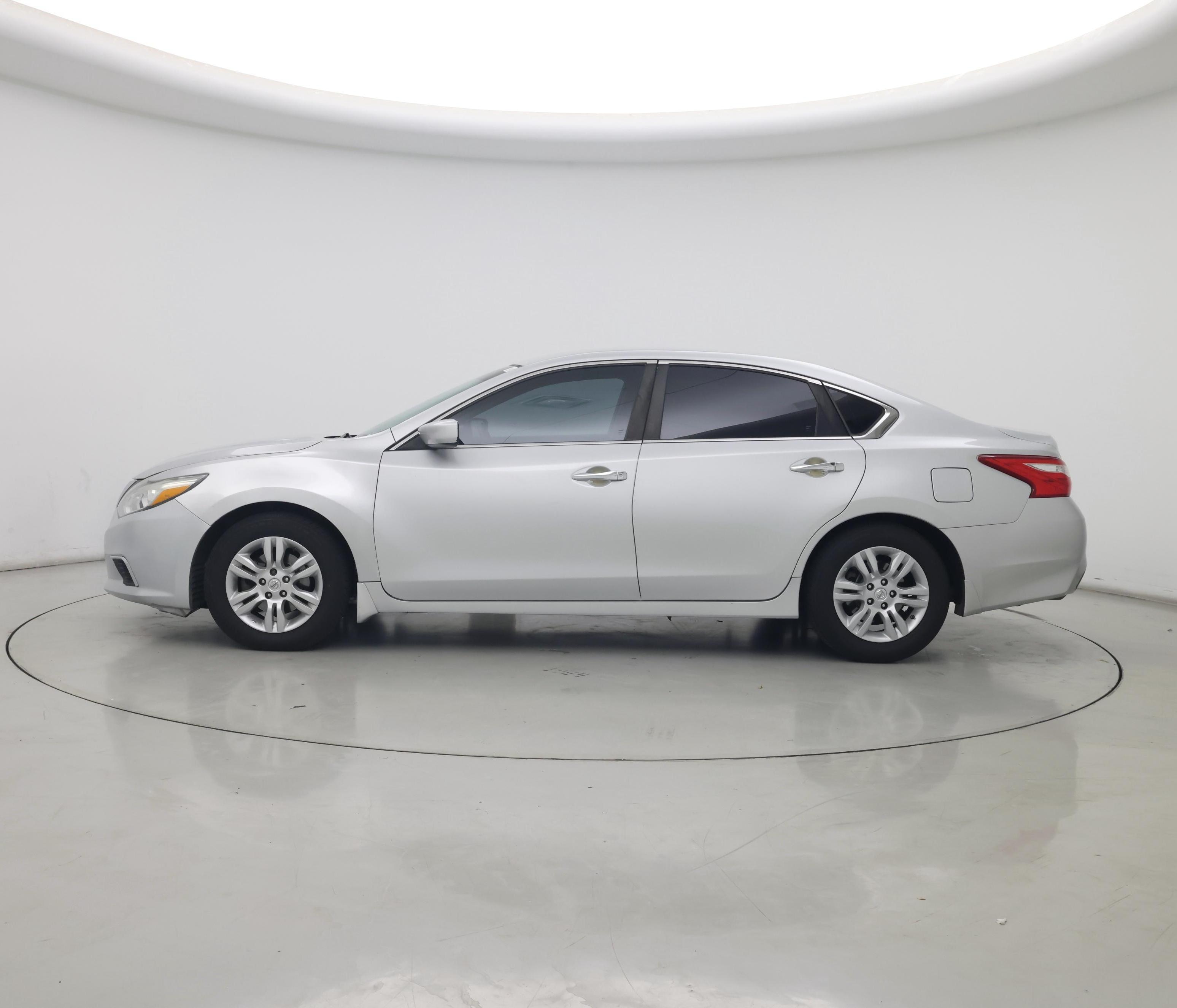 Thumbnail: 2017 Nissan Altima - 3