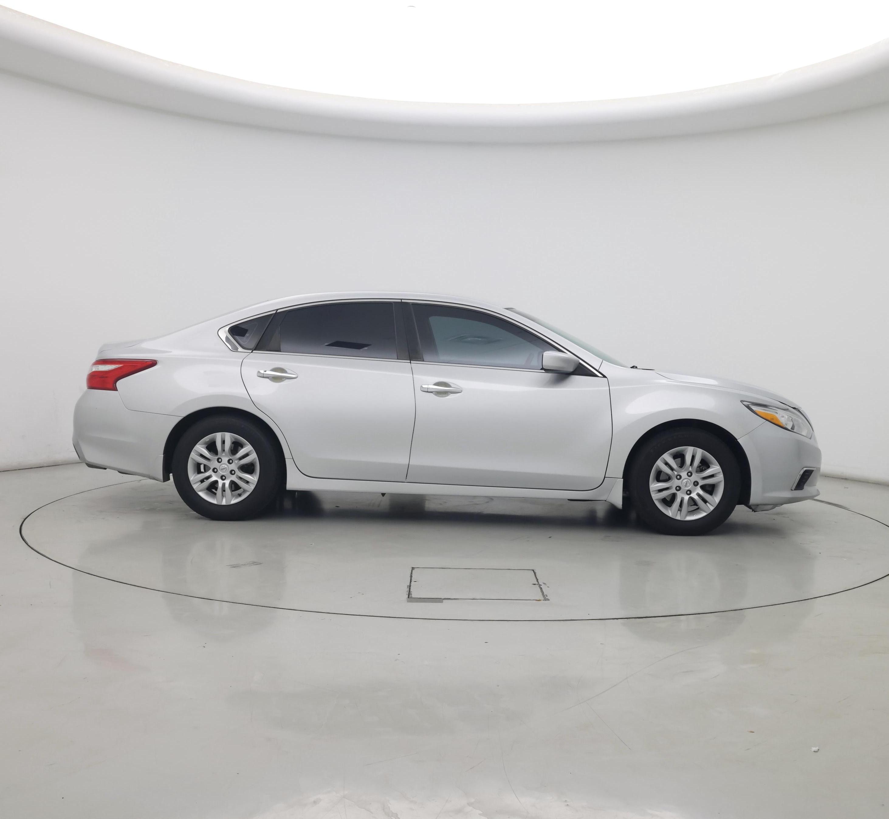 Thumbnail: 2017 Nissan Altima - 7