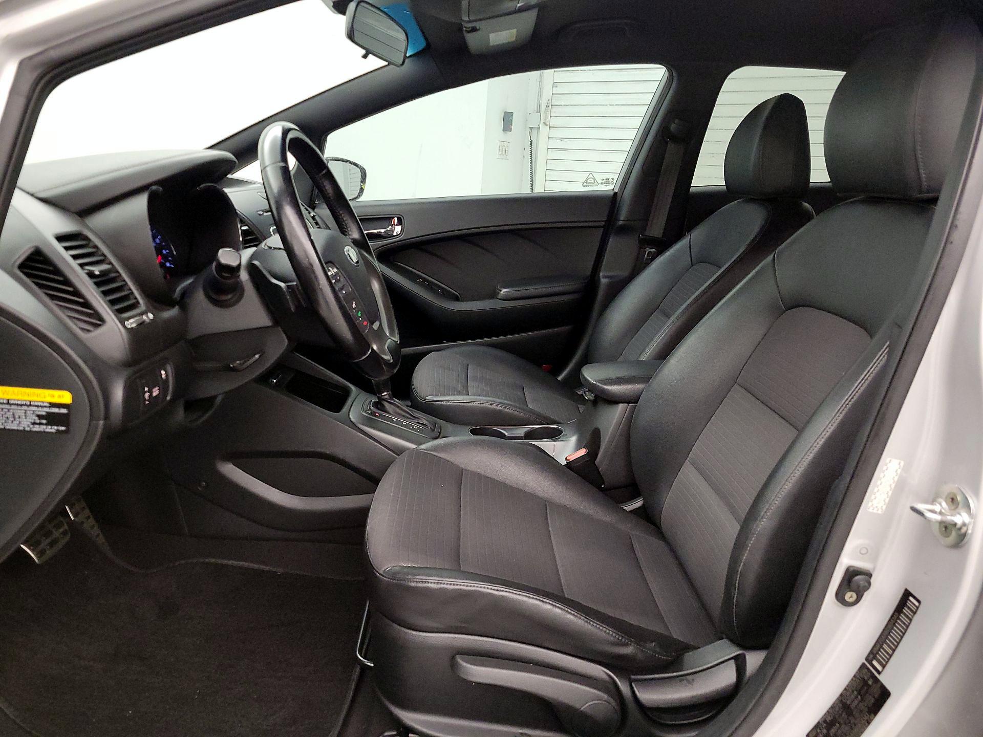 Thumbnail: 2016 Kia Forte - 11