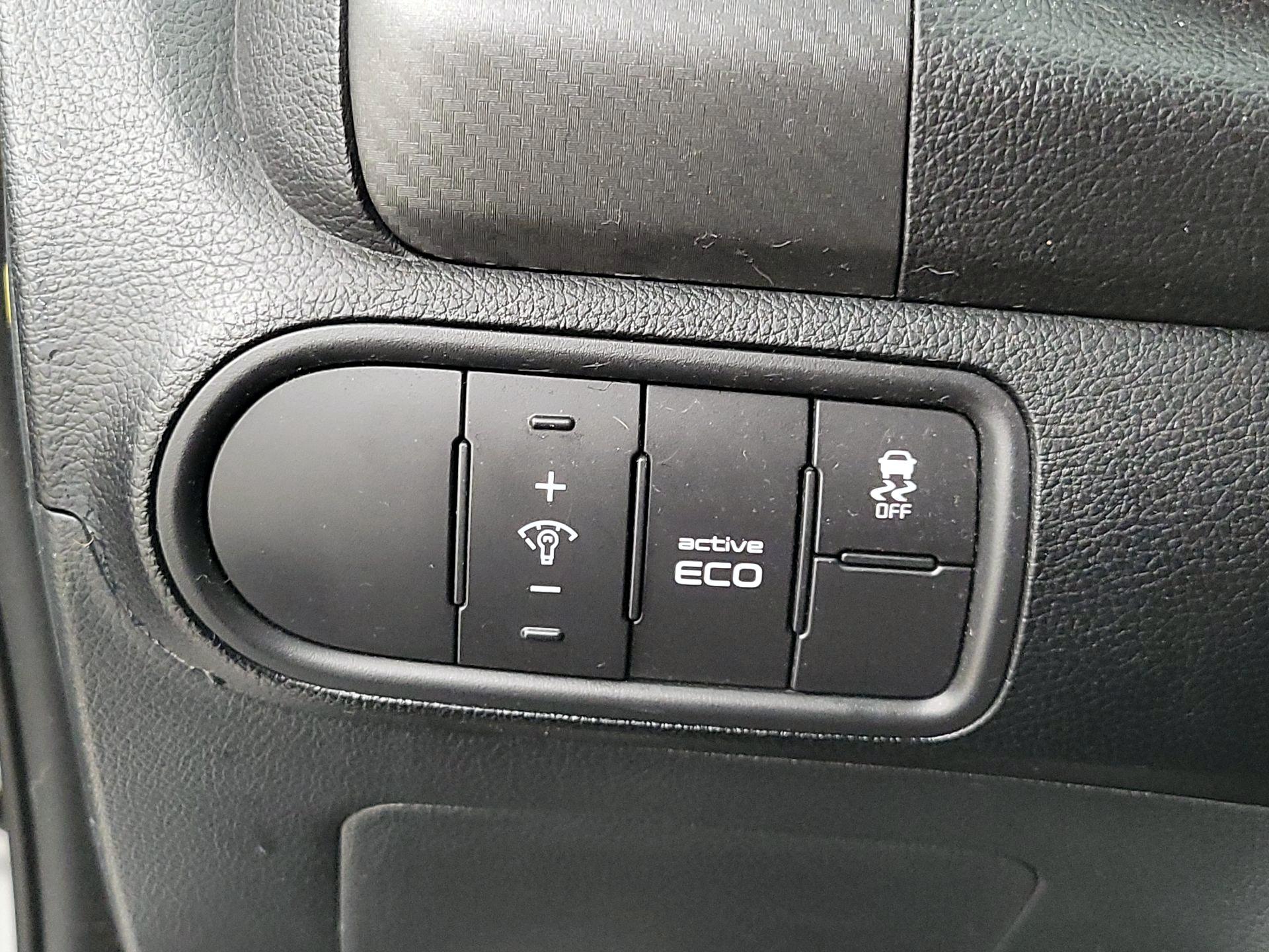 Thumbnail: 2016 Kia Forte - 13