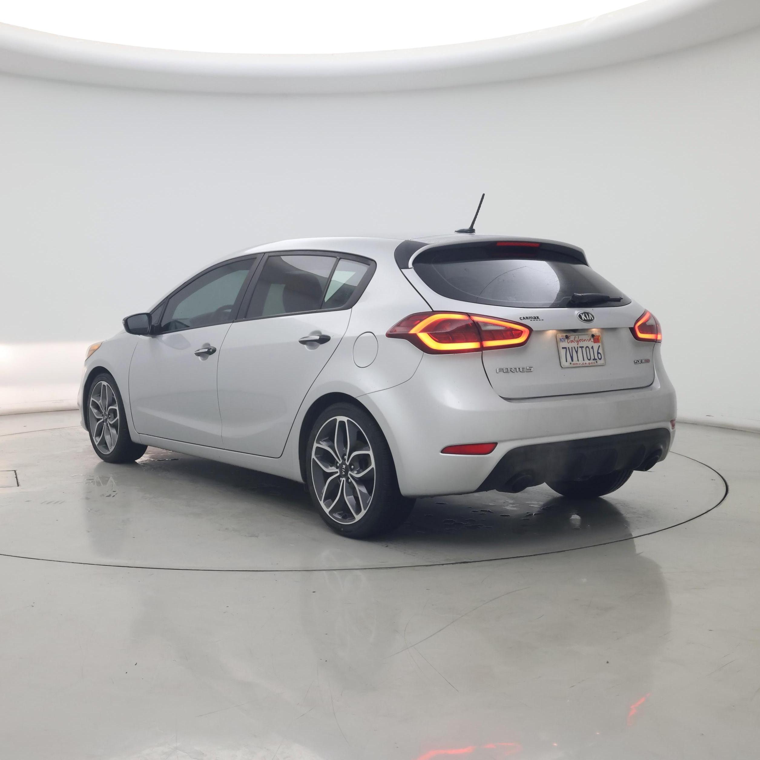 Thumbnail: 2016 Kia Forte - 2