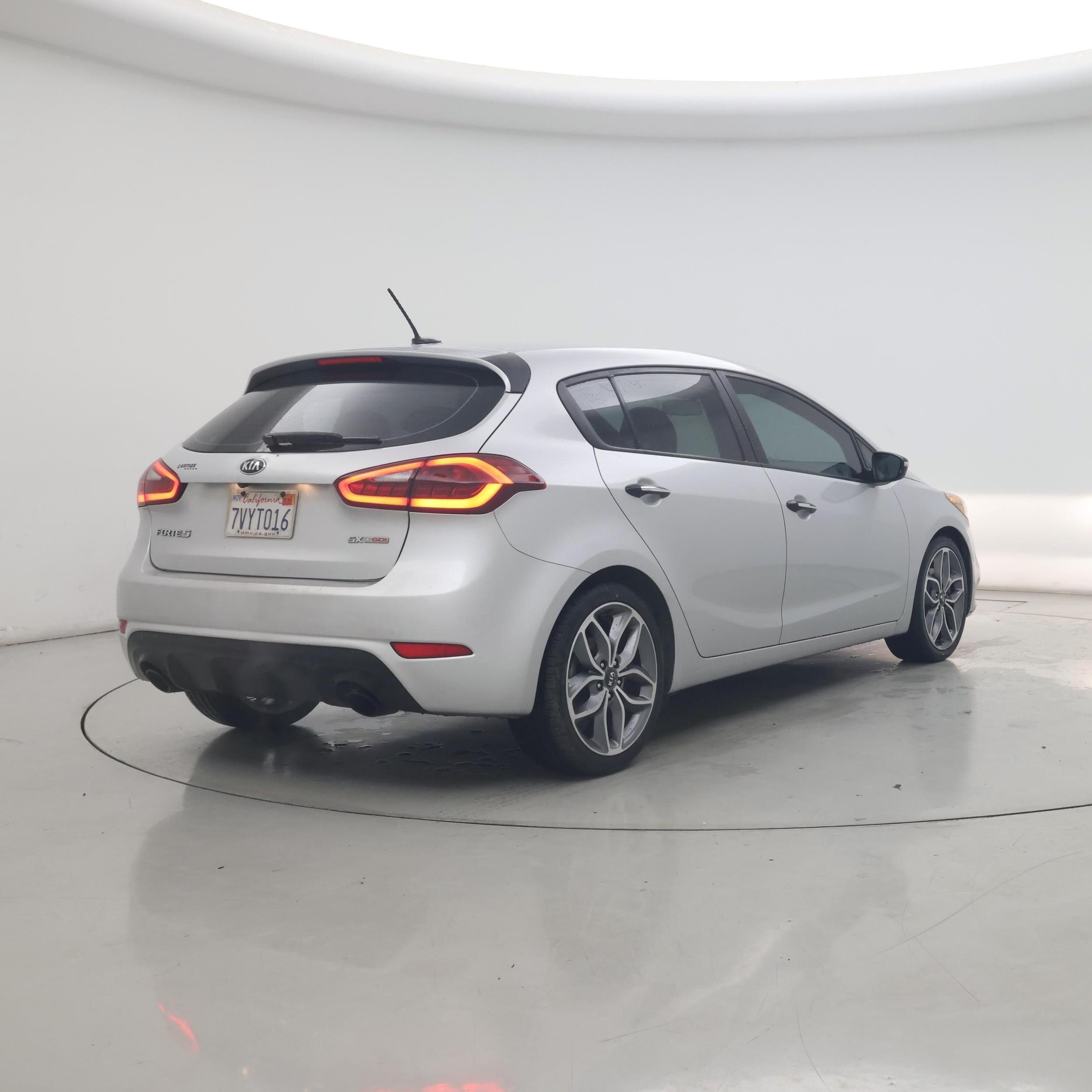 Thumbnail: 2016 Kia Forte - 8