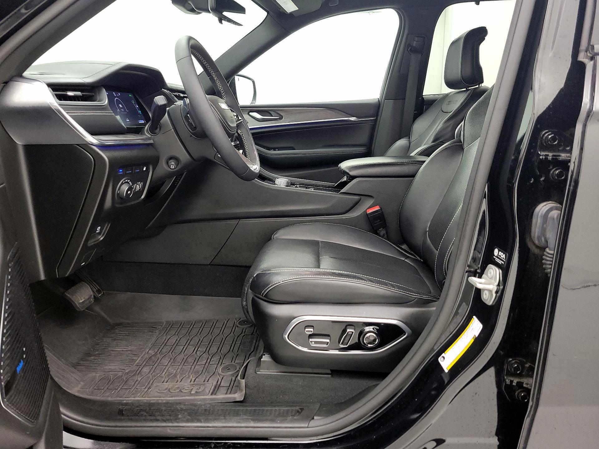 Thumbnail: 2023 Jeep Grand Cherokee - 11