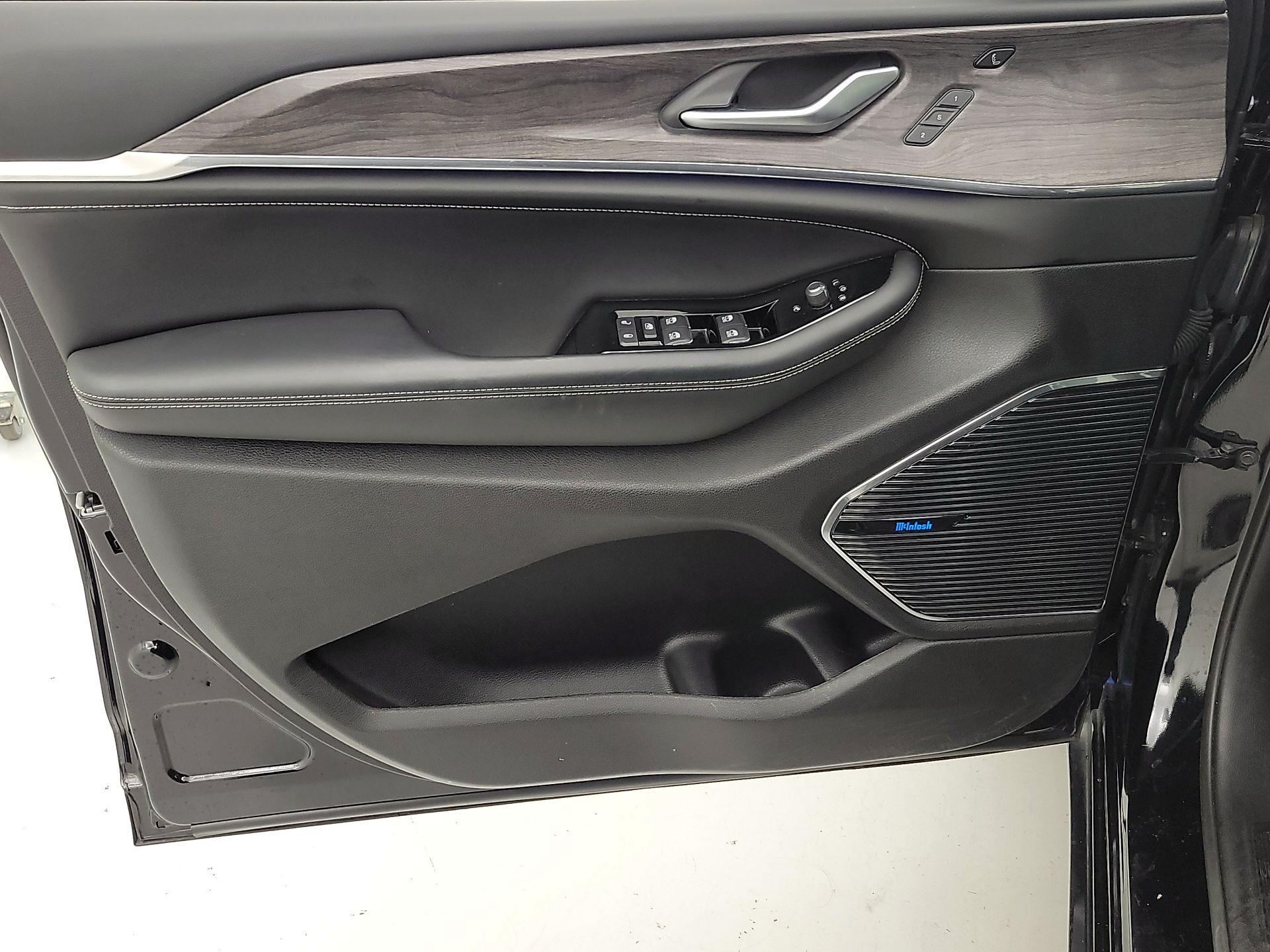 Thumbnail: 2023 Jeep Grand Cherokee - 12