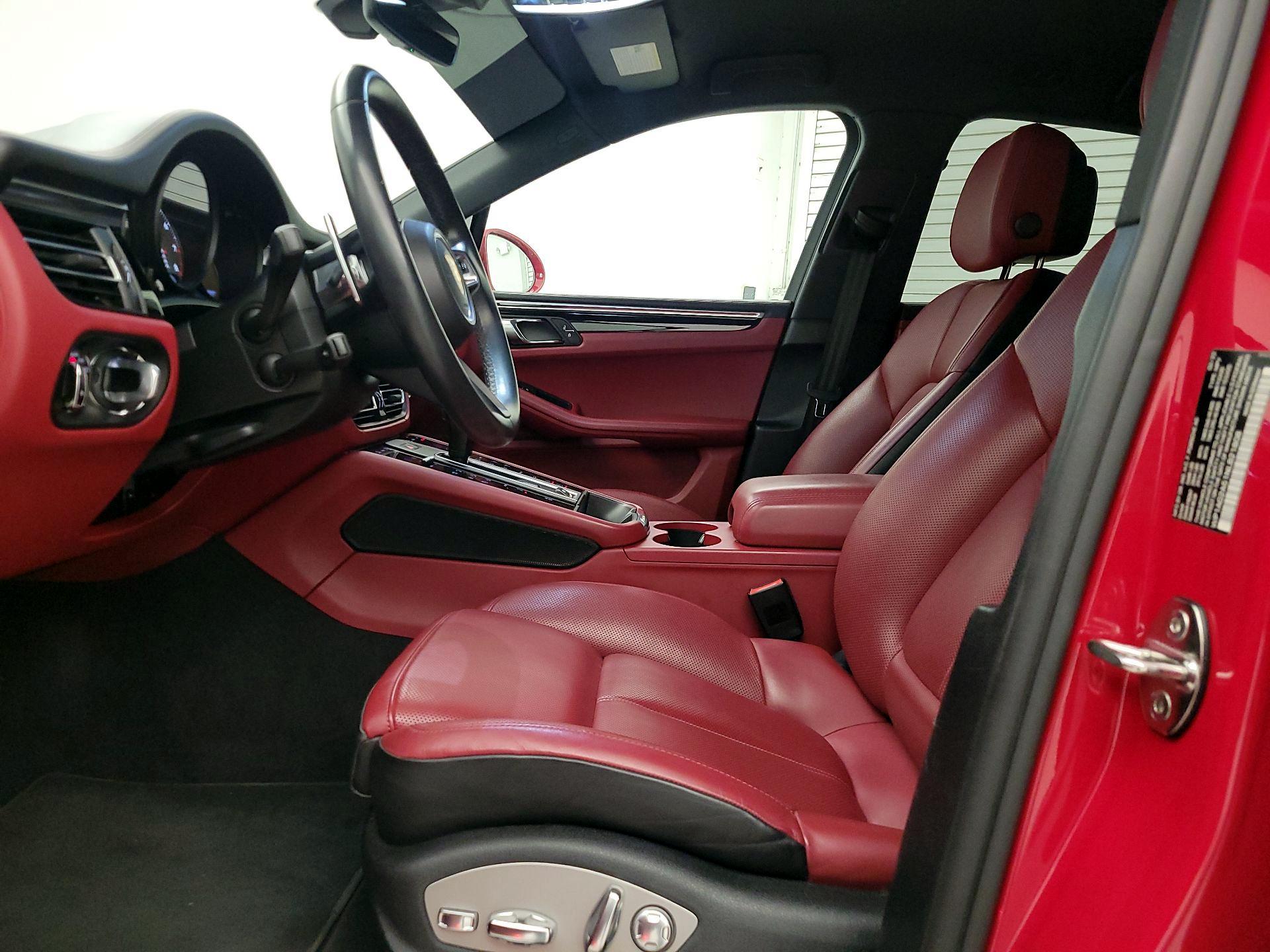 Thumbnail: 2022 Porsche Macan - 11