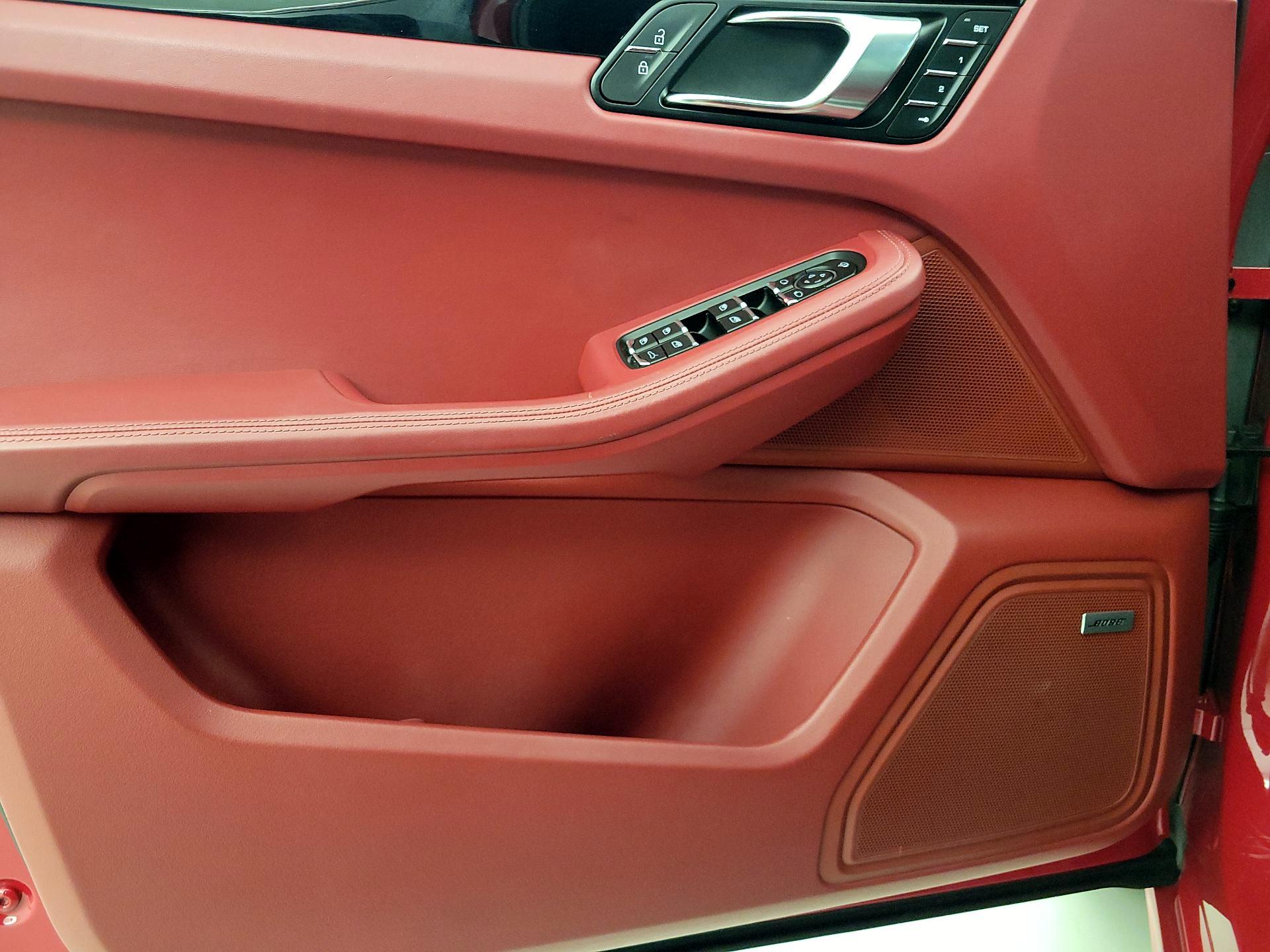 Thumbnail: 2022 Porsche Macan - 12