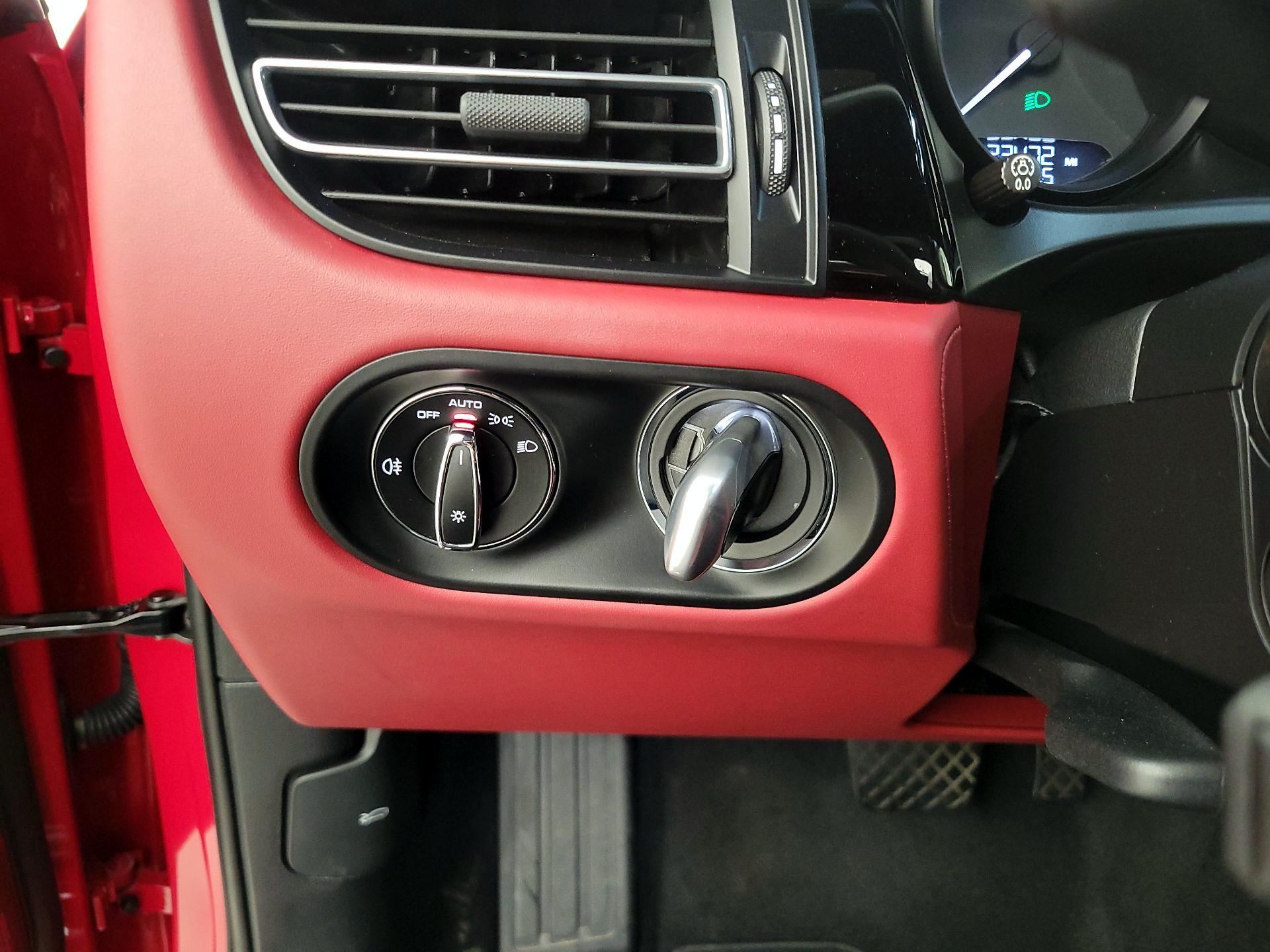 Thumbnail: 2022 Porsche Macan - 13