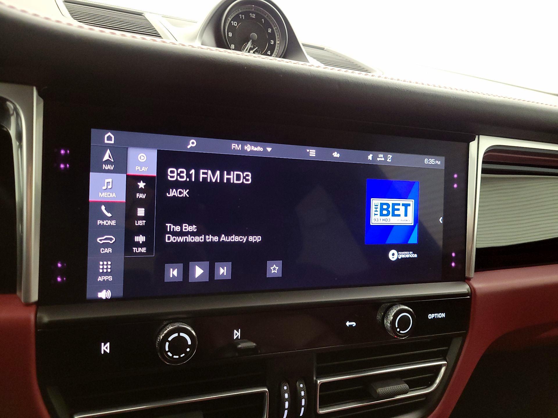 Thumbnail: 2022 Porsche Macan - 15