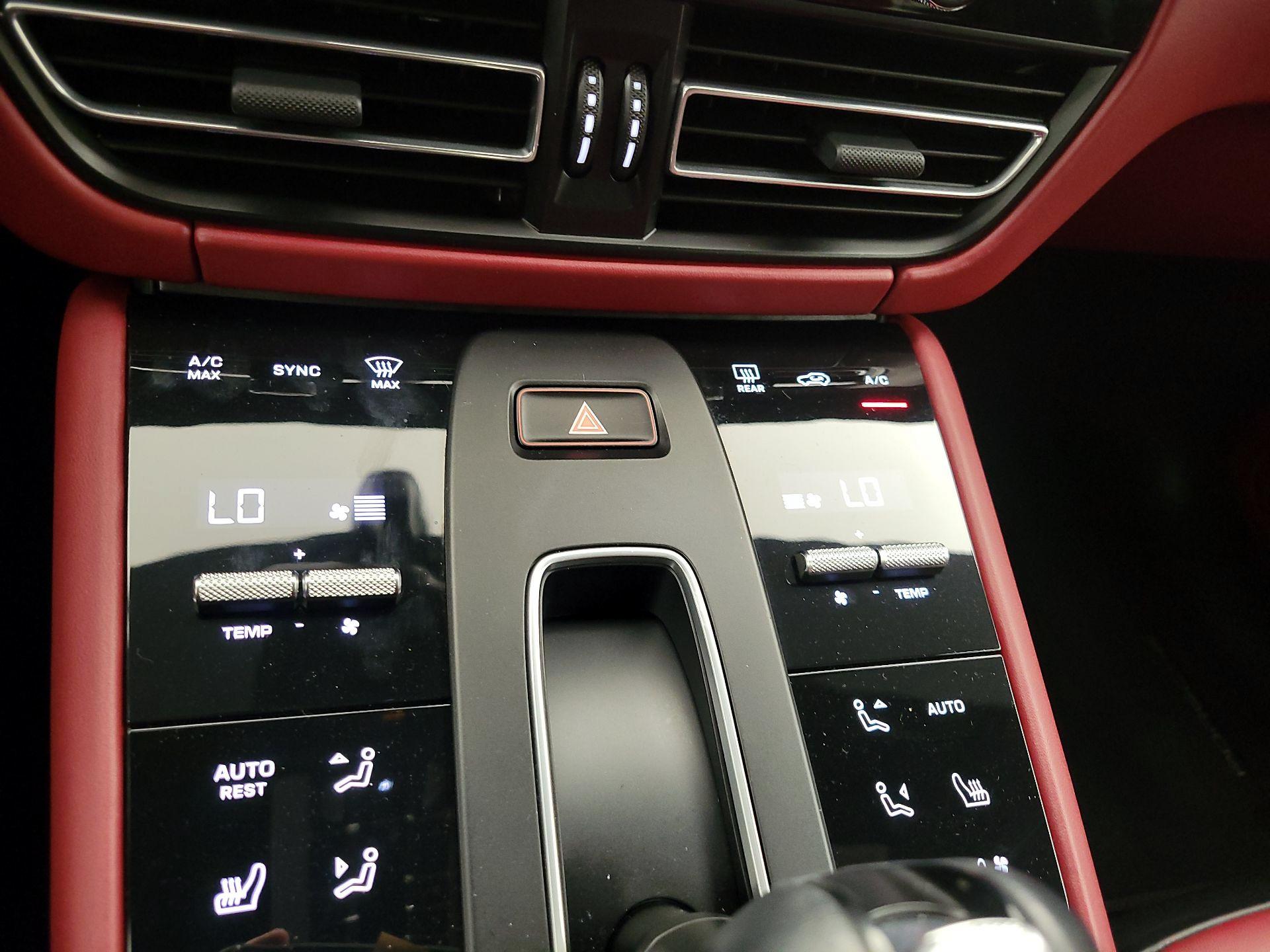 Thumbnail: 2022 Porsche Macan - 16