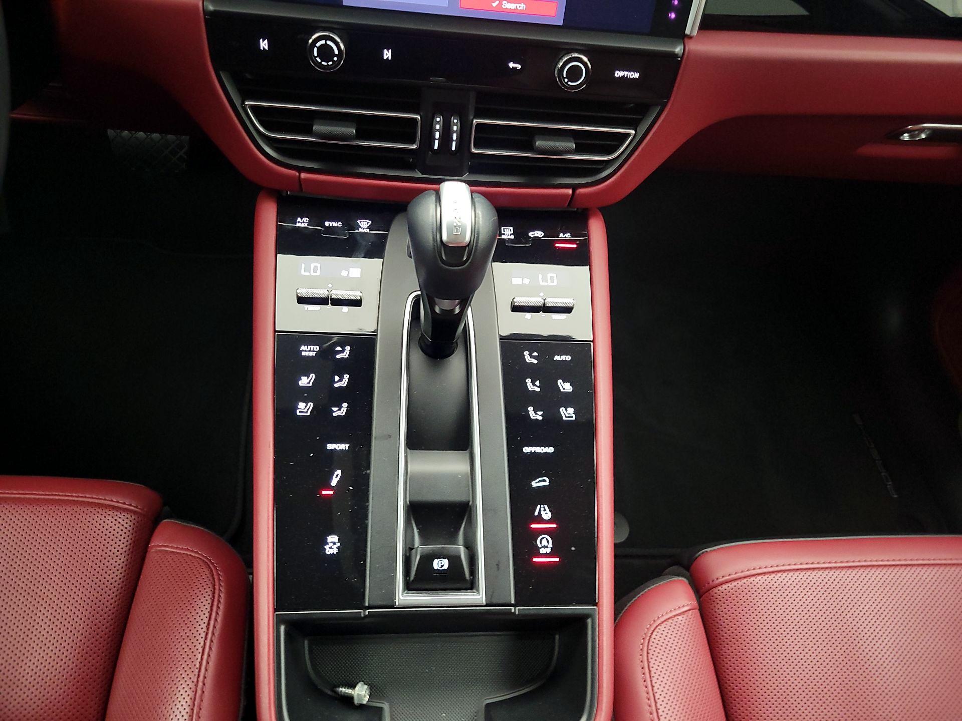 Thumbnail: 2022 Porsche Macan - 17