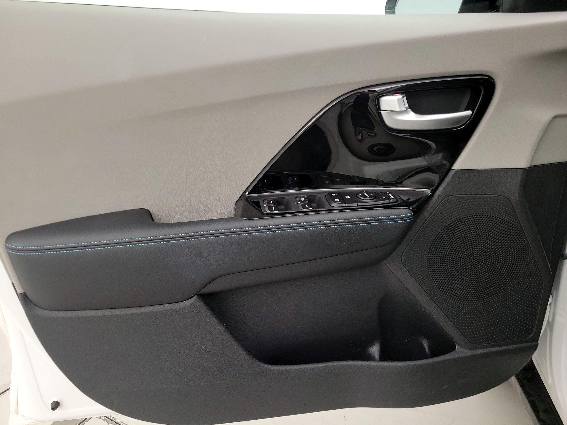 Thumbnail: 2021 Kia Niro - 12