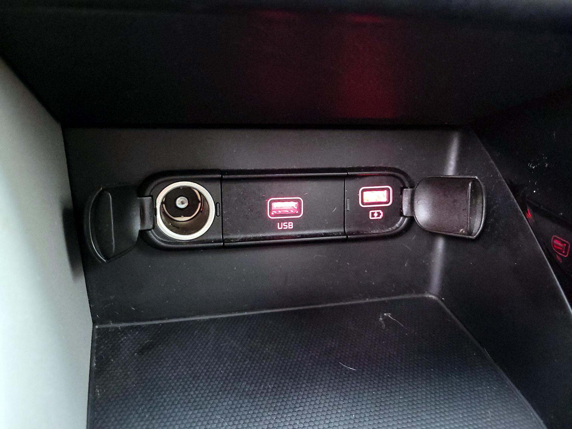 Thumbnail: 2021 Kia Niro - 18