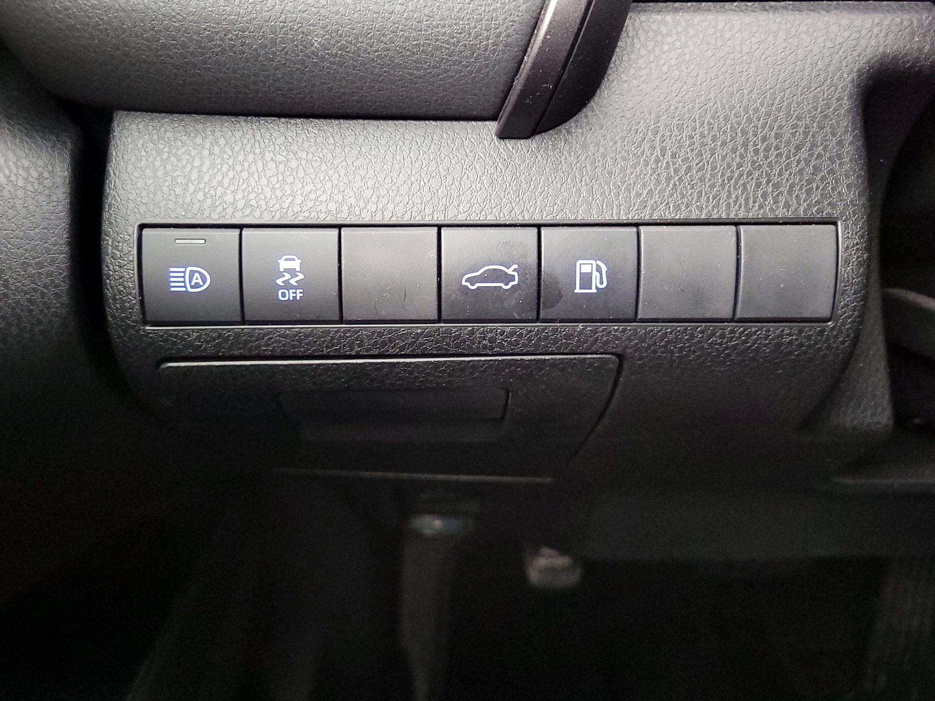 Thumbnail: 2018 Toyota Camry - 13