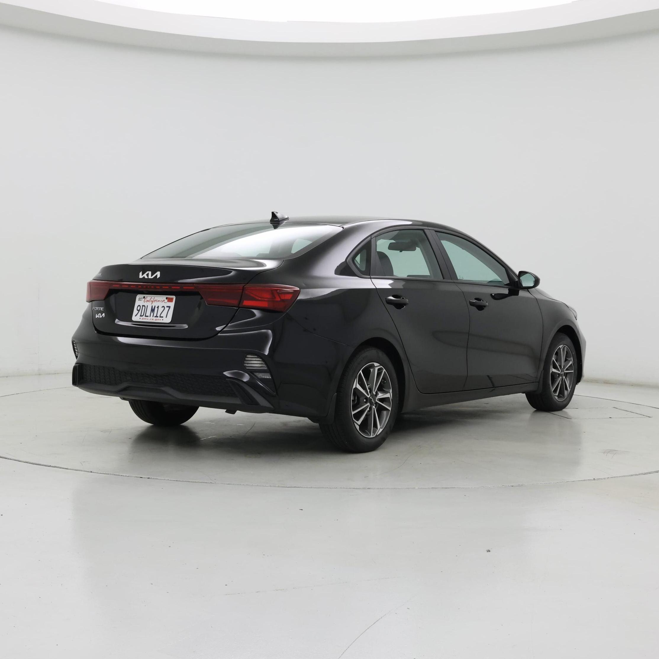 Thumbnail: 2023 Kia Forte - 8