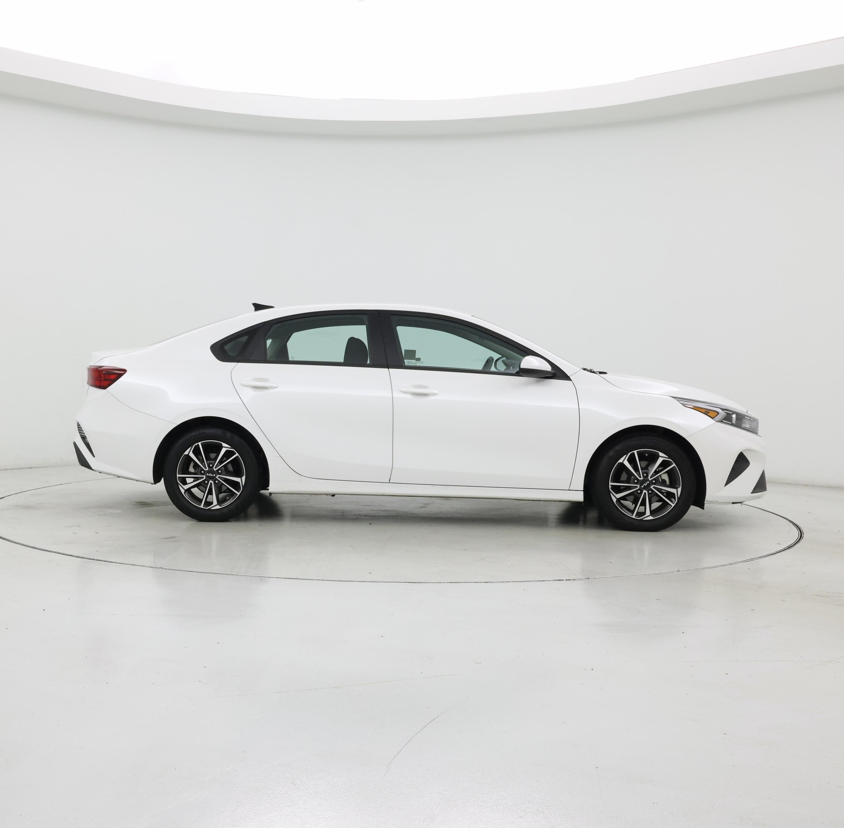 Thumbnail: 2024 Kia Forte - 7