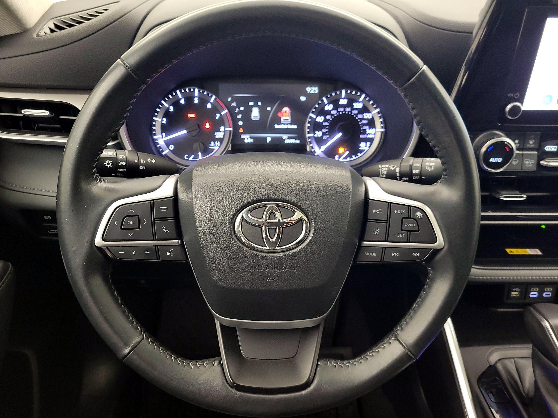 Thumbnail: 2023 Toyota Highlander - 10