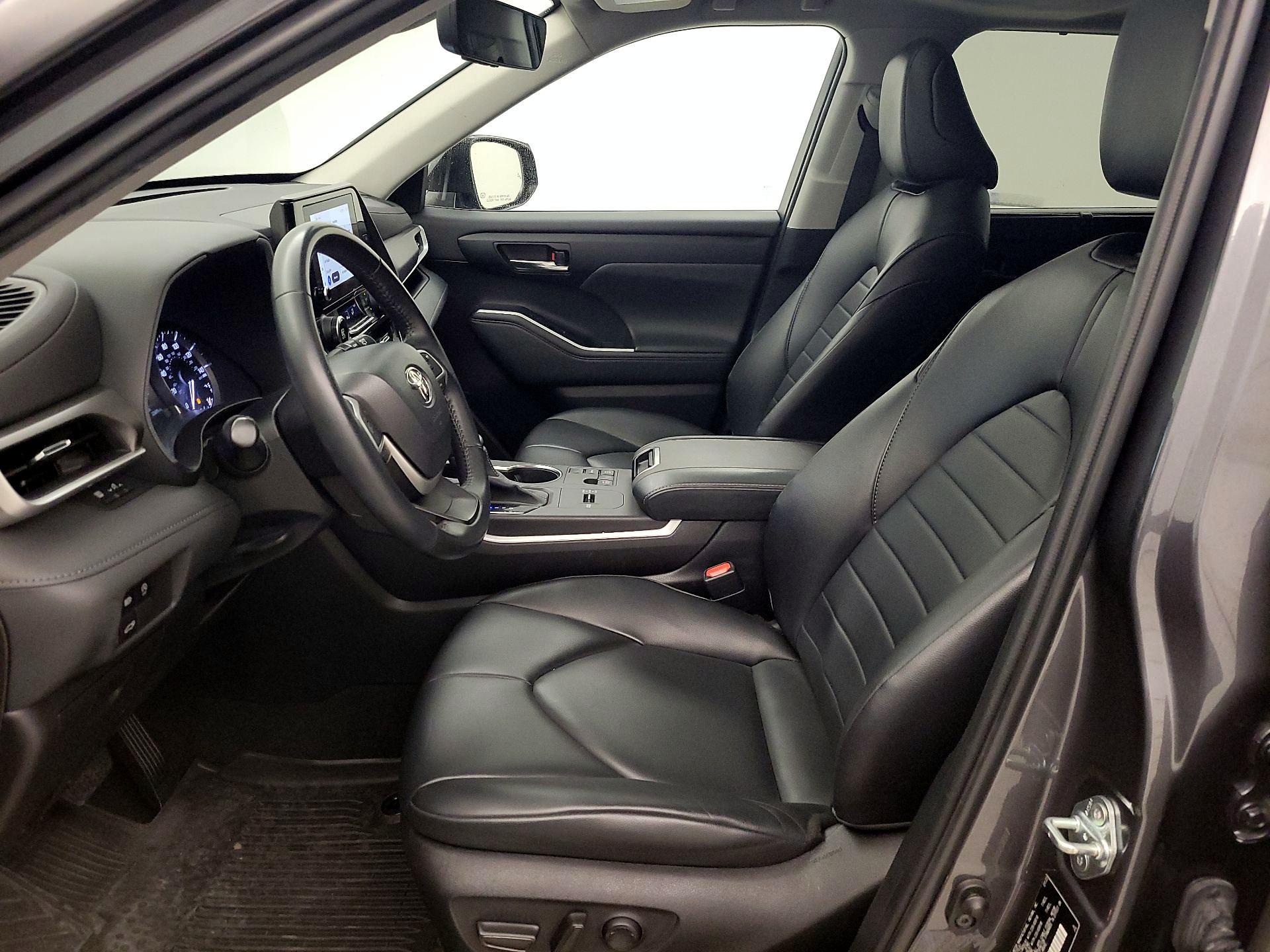 Thumbnail: 2023 Toyota Highlander - 11