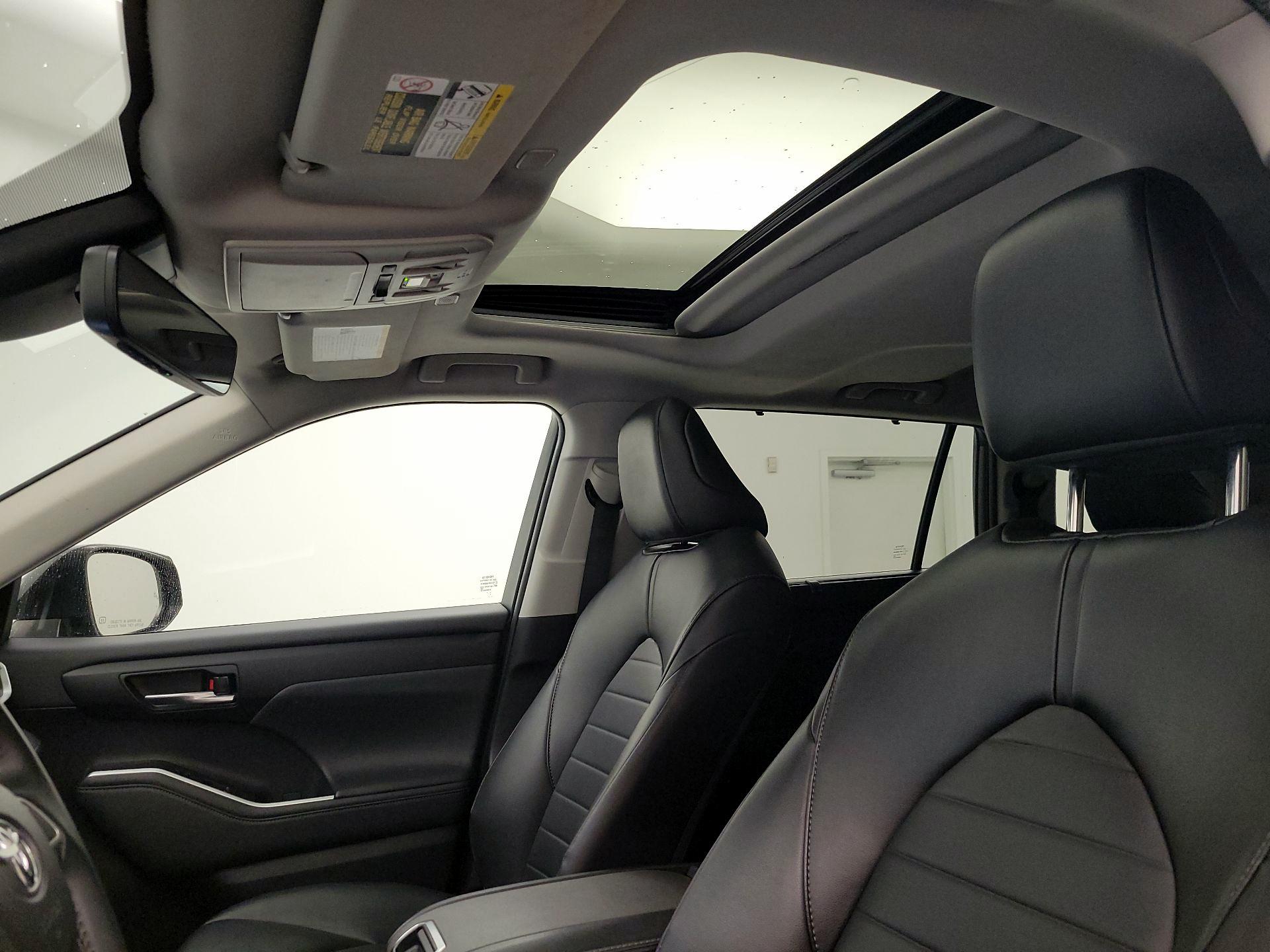 Thumbnail: 2023 Toyota Highlander - 19