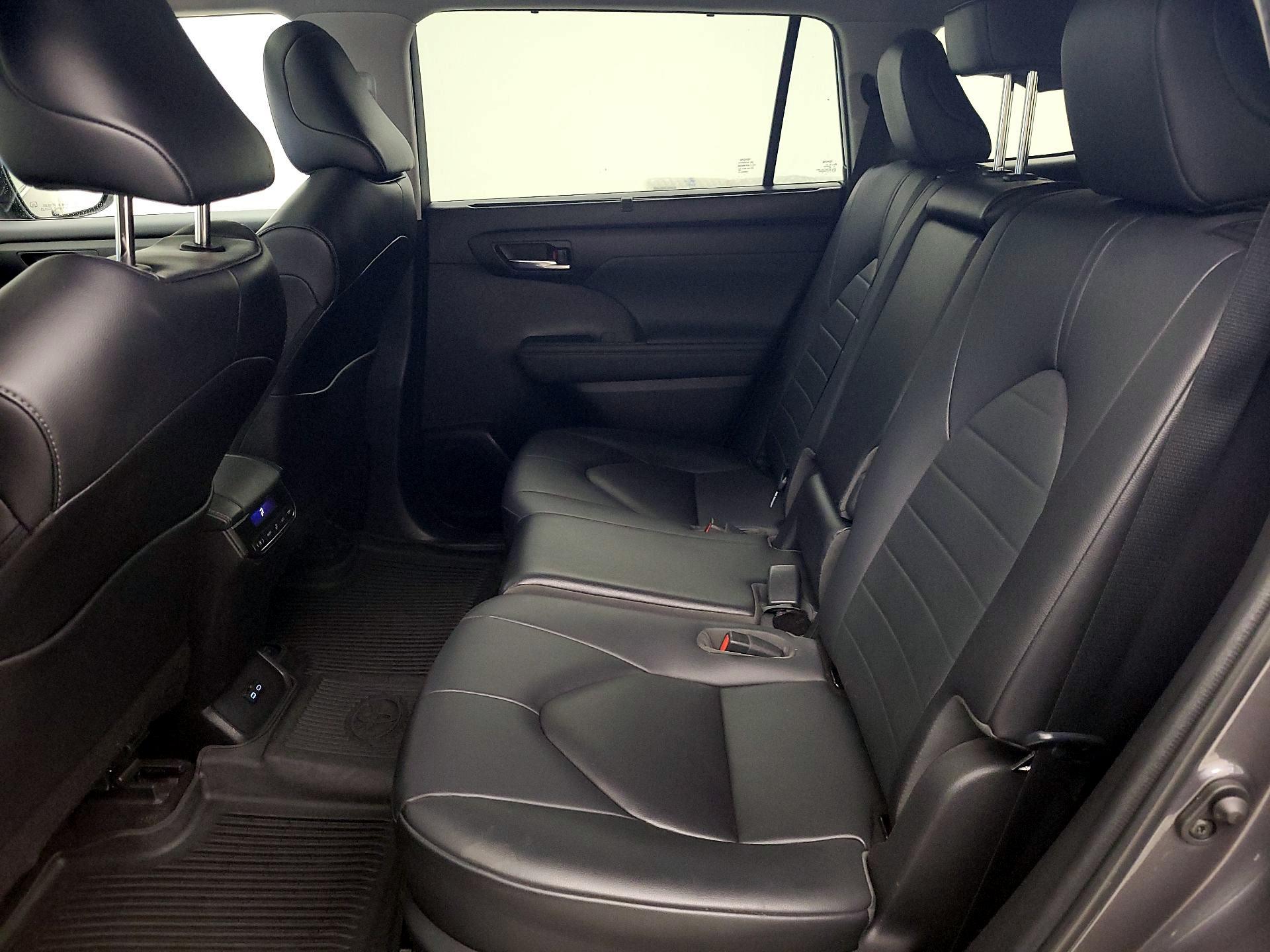 Thumbnail: 2023 Toyota Highlander - 20