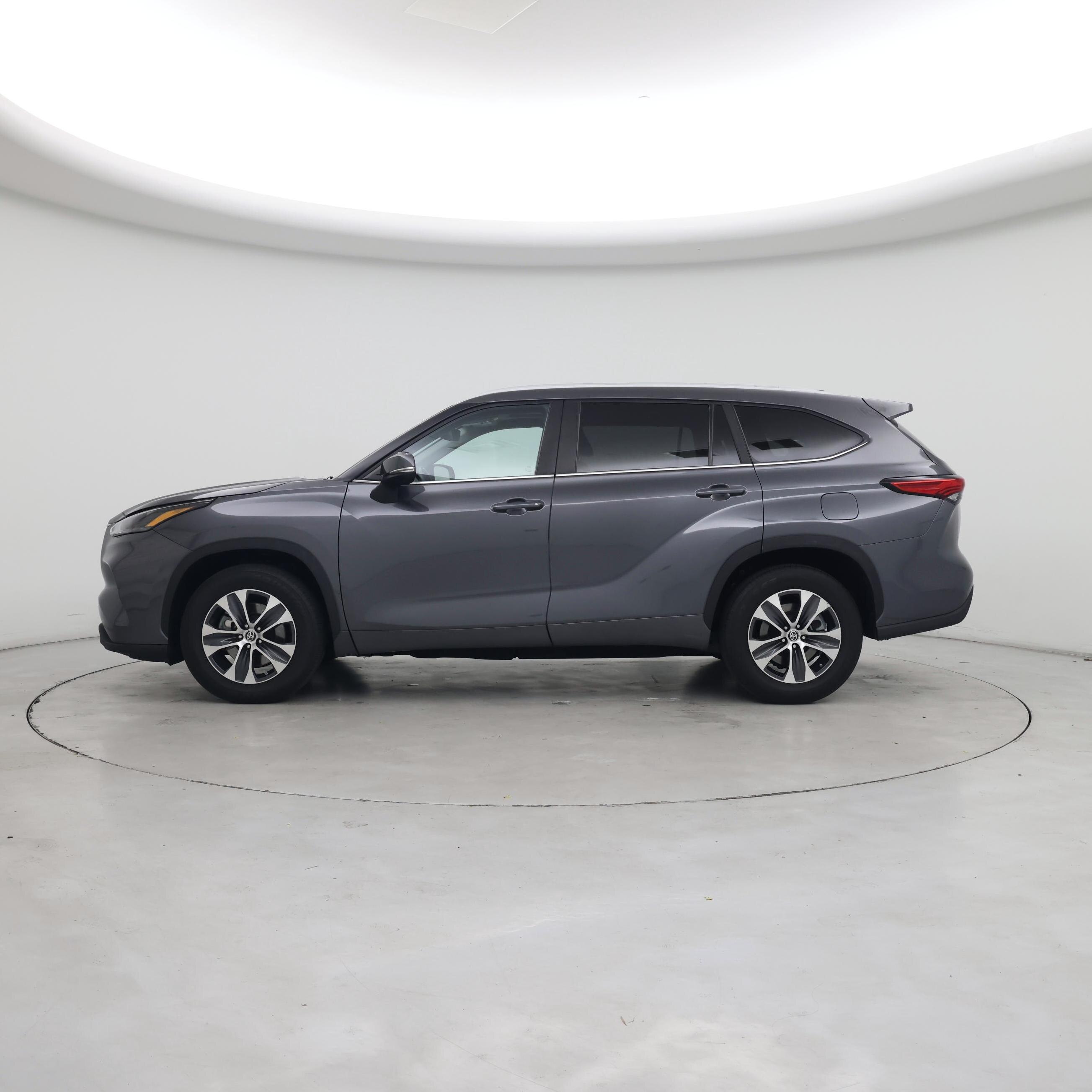 Thumbnail: 2023 Toyota Highlander - 3