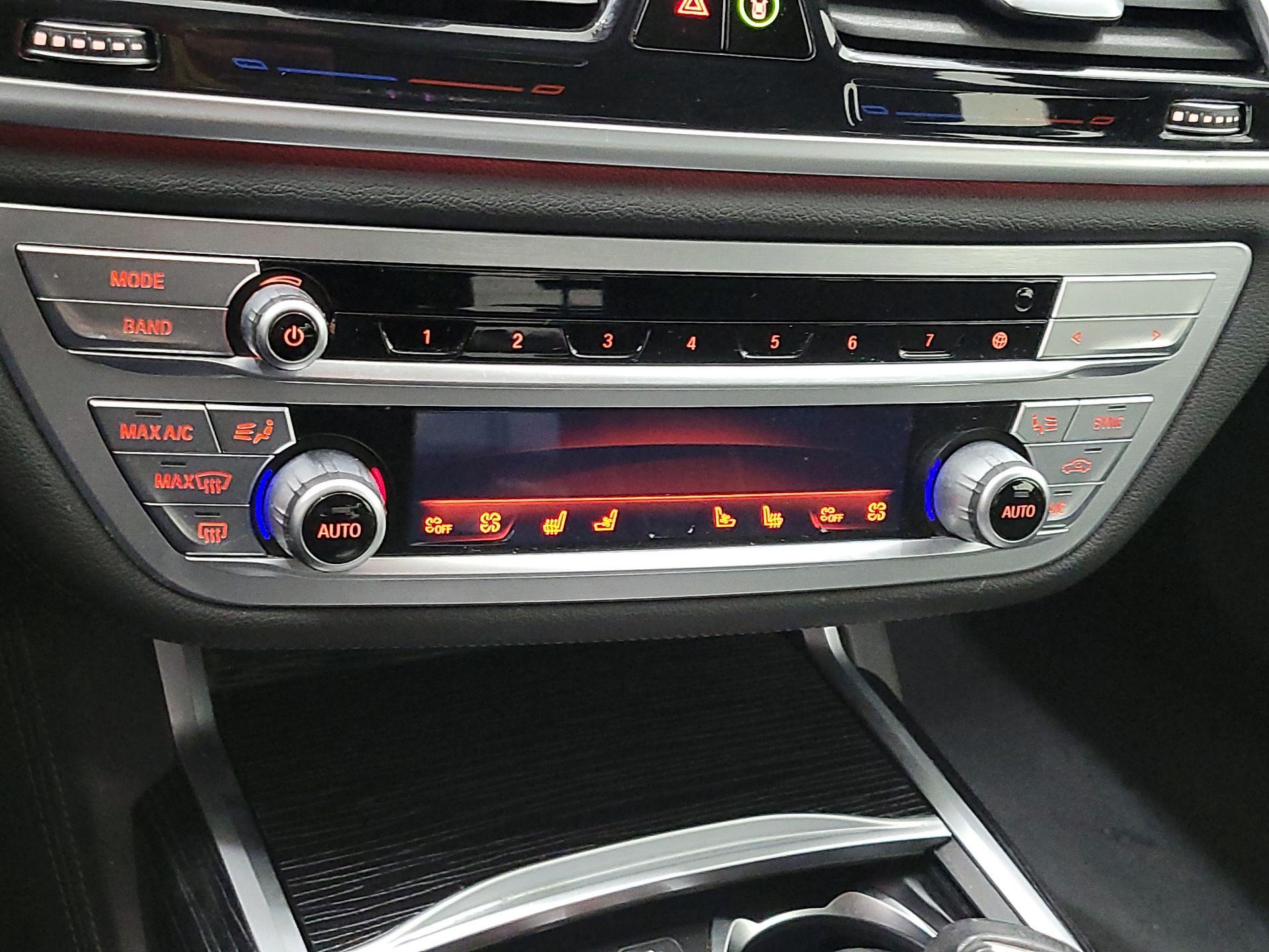 Thumbnail: 2021 BMW 7 Series - 17