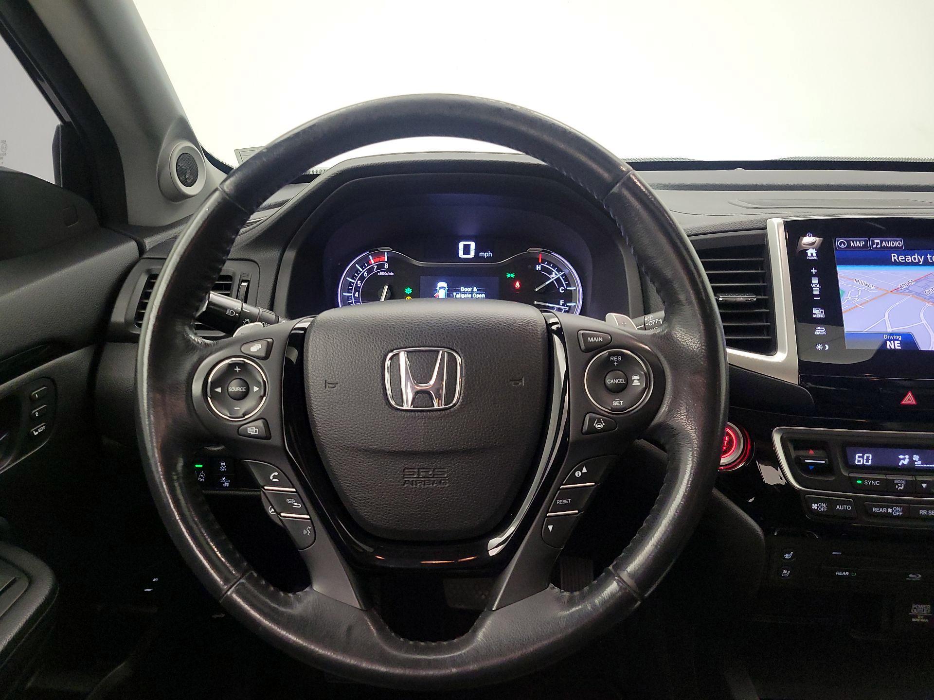 Thumbnail: 2017 Honda Pilot - 10