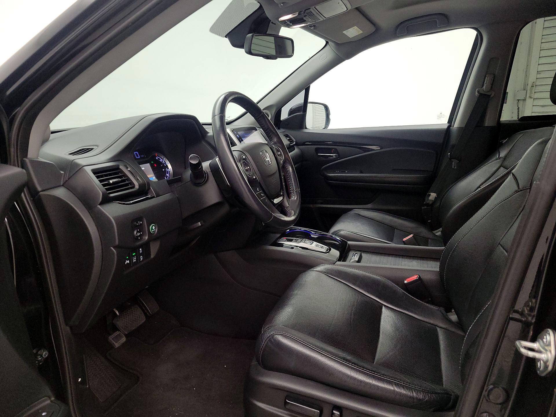 Thumbnail: 2017 Honda Pilot - 11