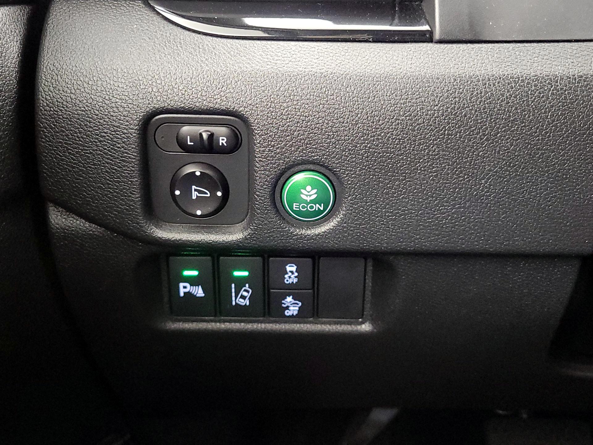 Thumbnail: 2017 Honda Pilot - 13