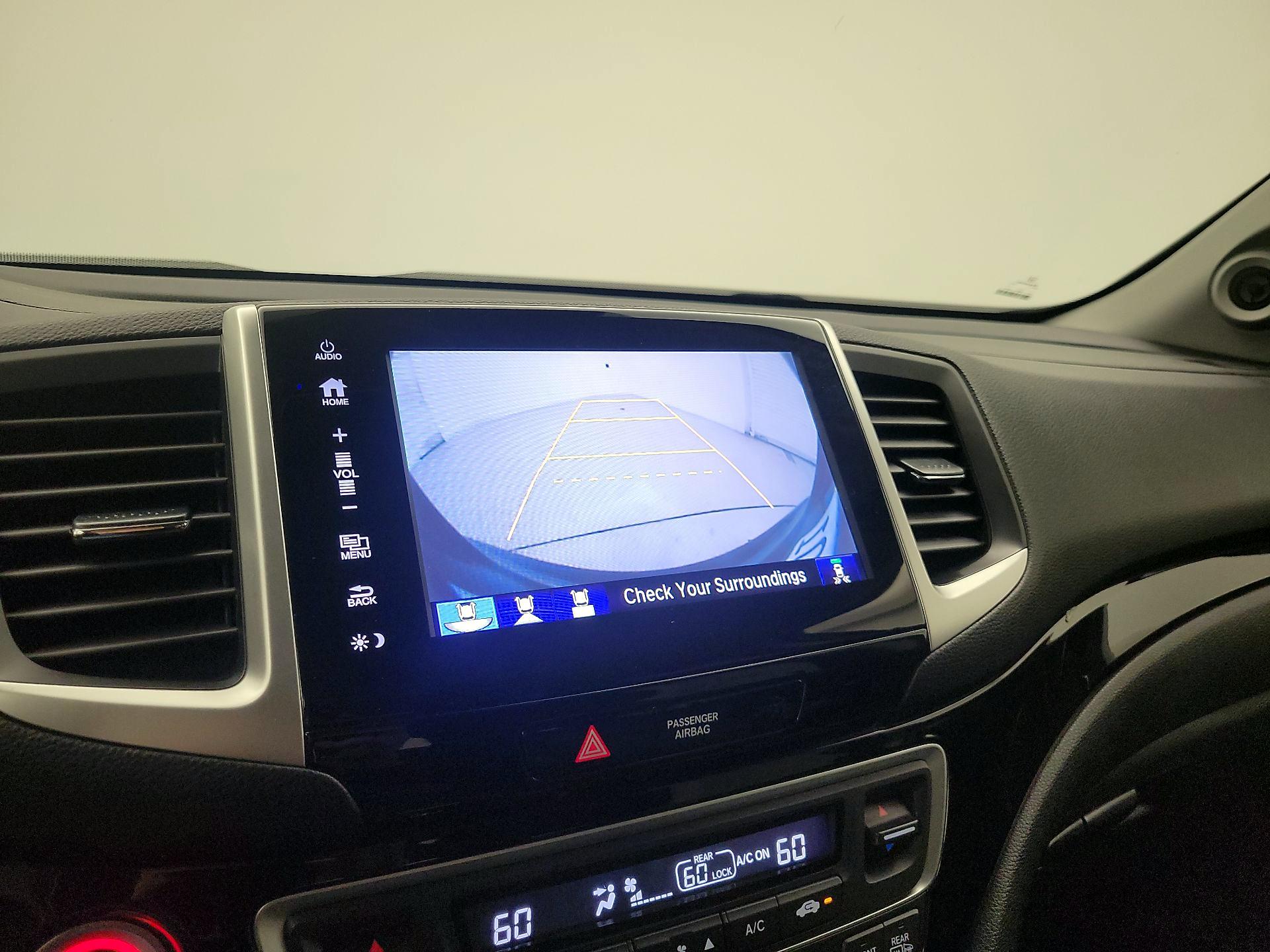 Thumbnail: 2017 Honda Pilot - 15