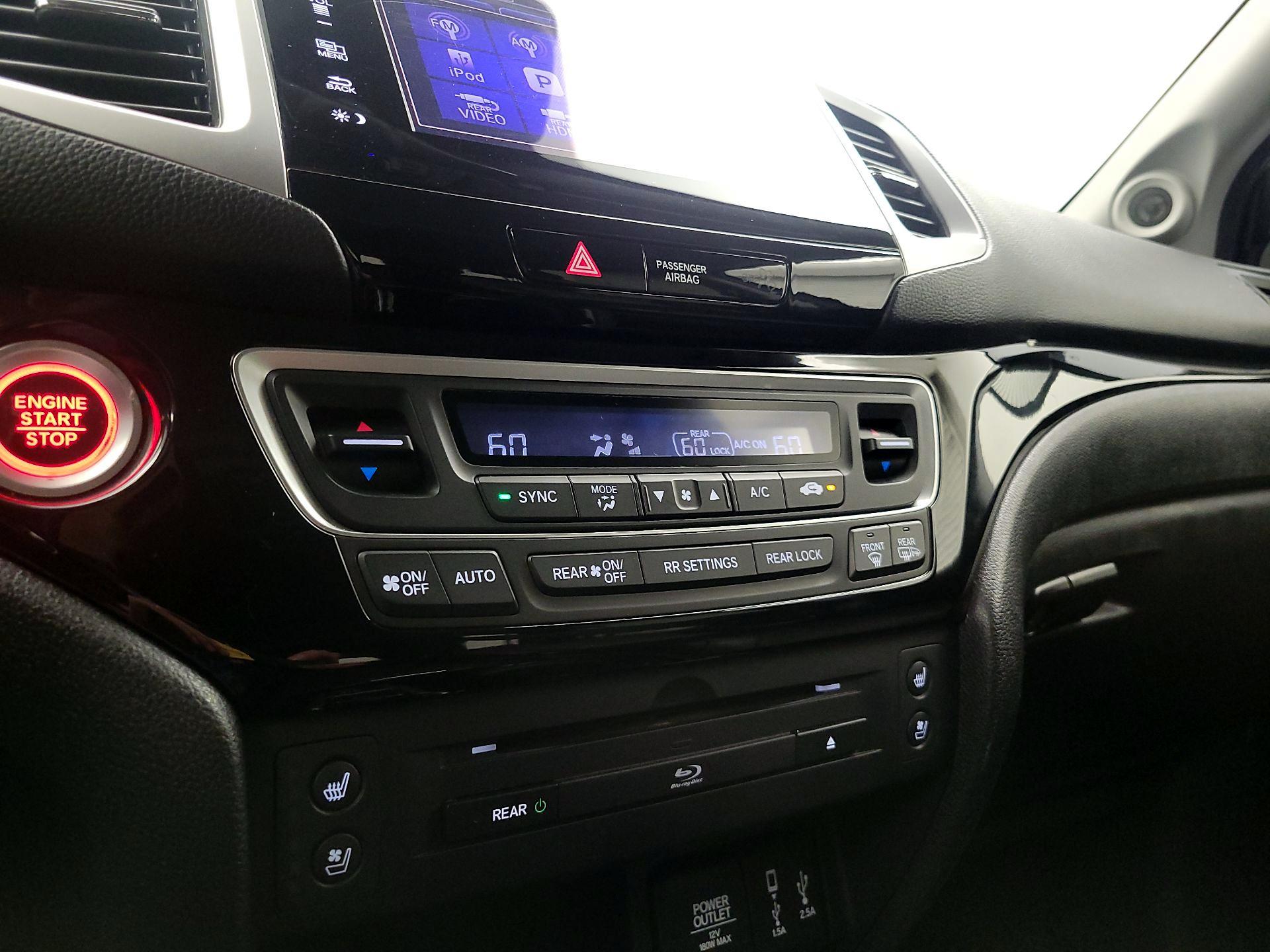 Thumbnail: 2017 Honda Pilot - 17