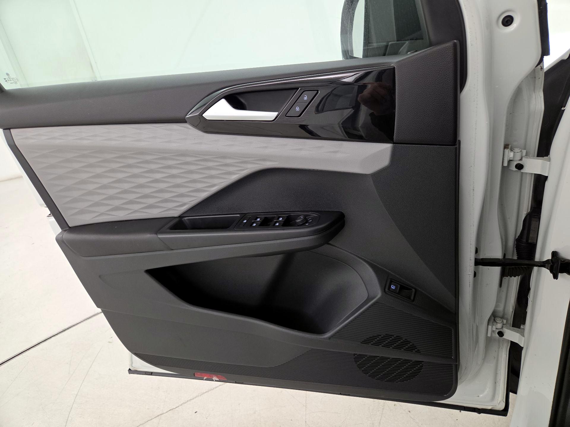 Thumbnail: 2023 Volkswagen Taos - 12