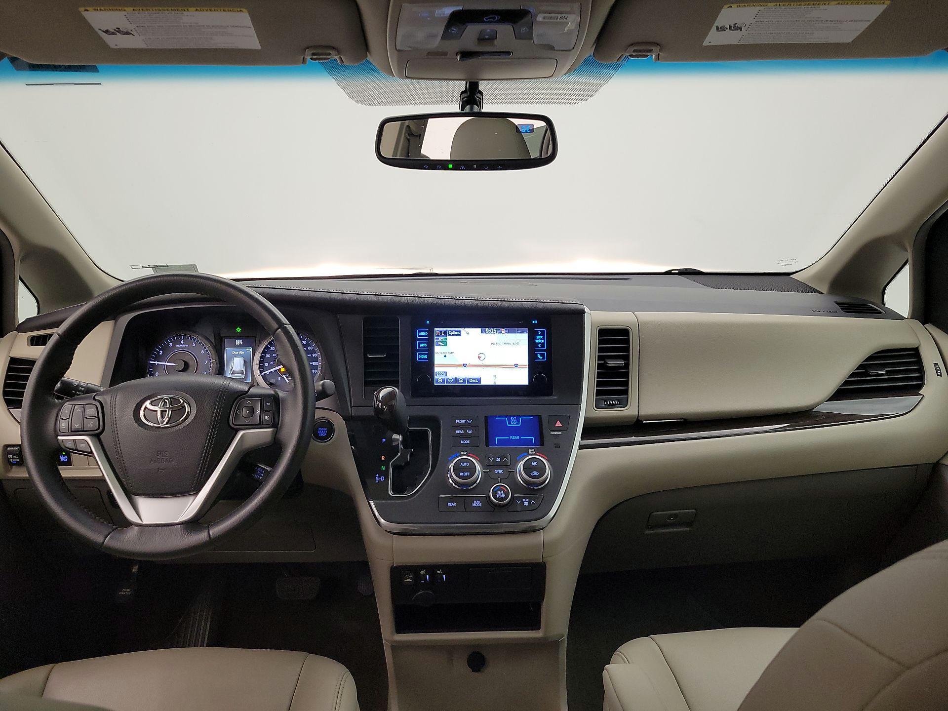 Thumbnail: 2017 Toyota Sienna - 9