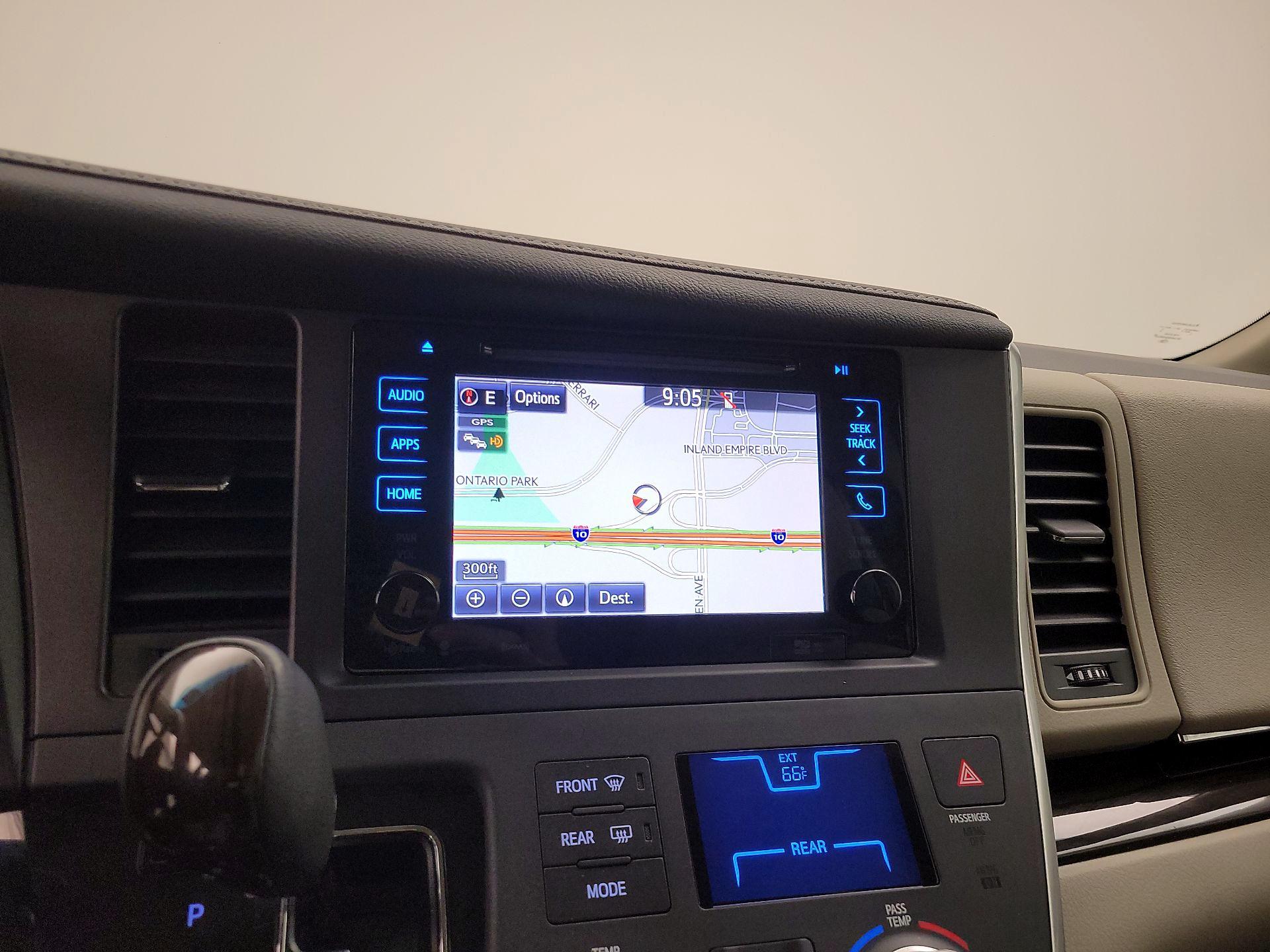 Thumbnail: 2017 Toyota Sienna - 14