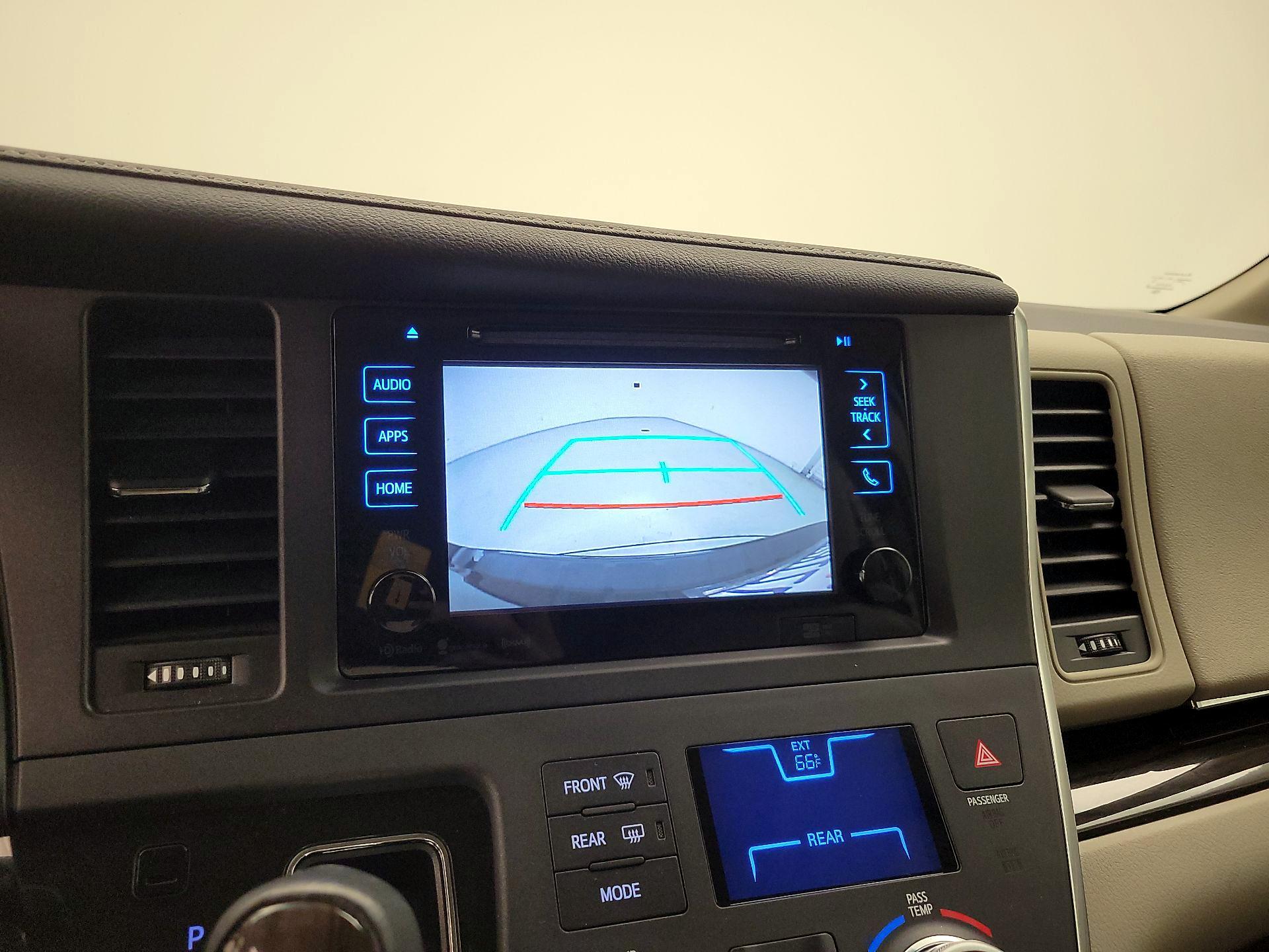 Thumbnail: 2017 Toyota Sienna - 15