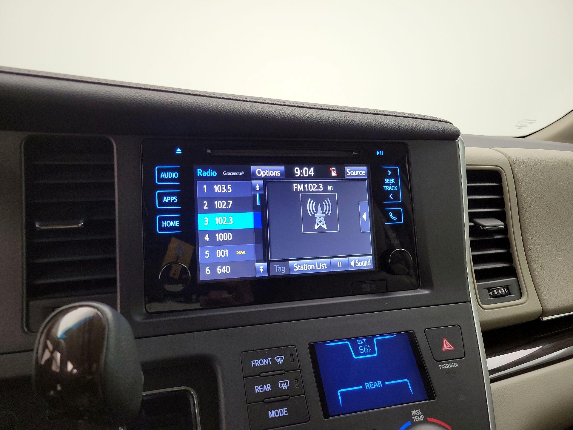 Thumbnail: 2017 Toyota Sienna - 16