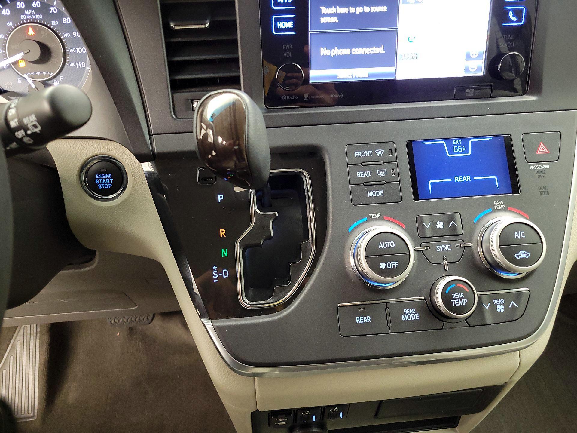 Thumbnail: 2017 Toyota Sienna - 18