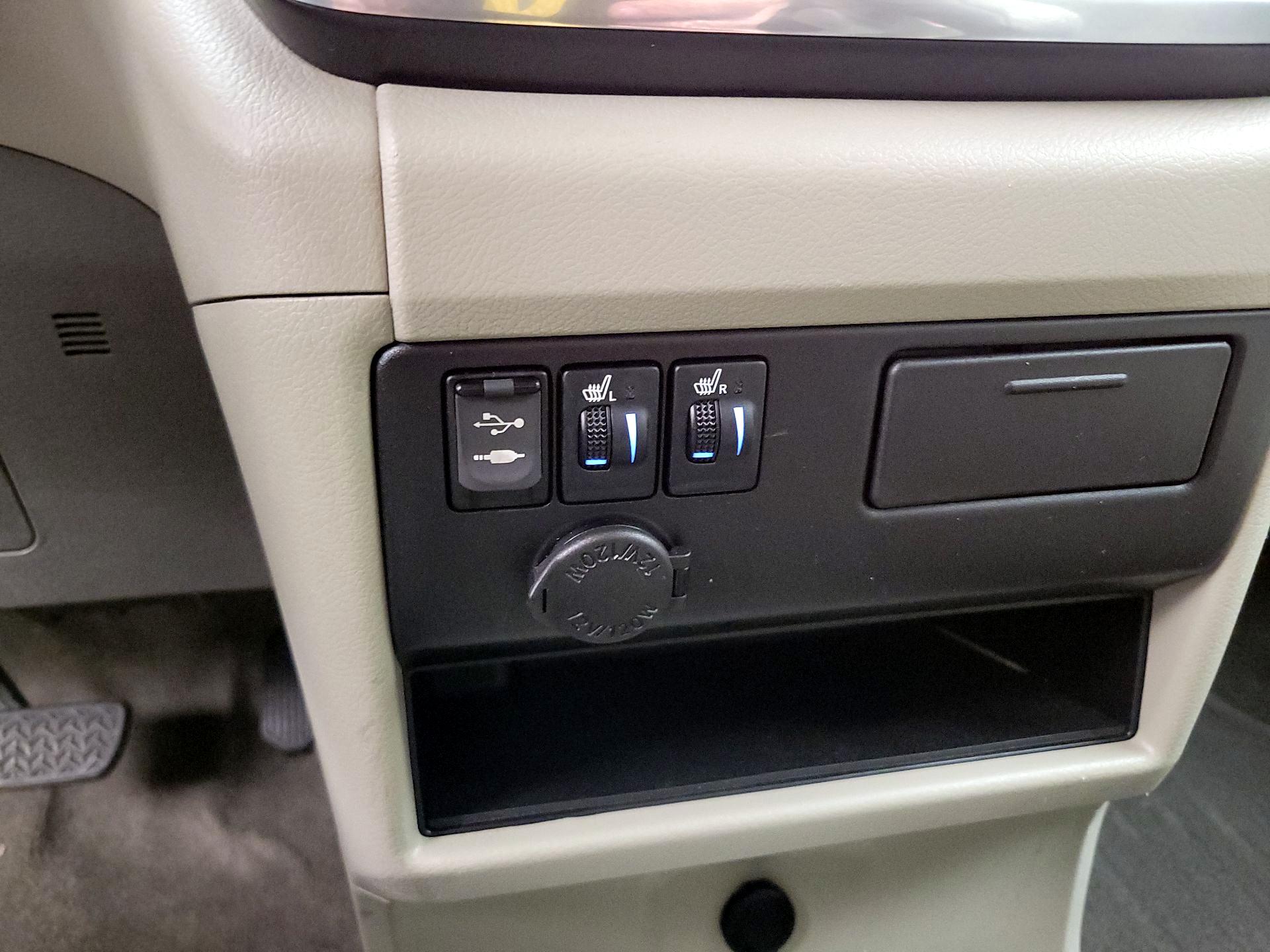 Thumbnail: 2017 Toyota Sienna - 19