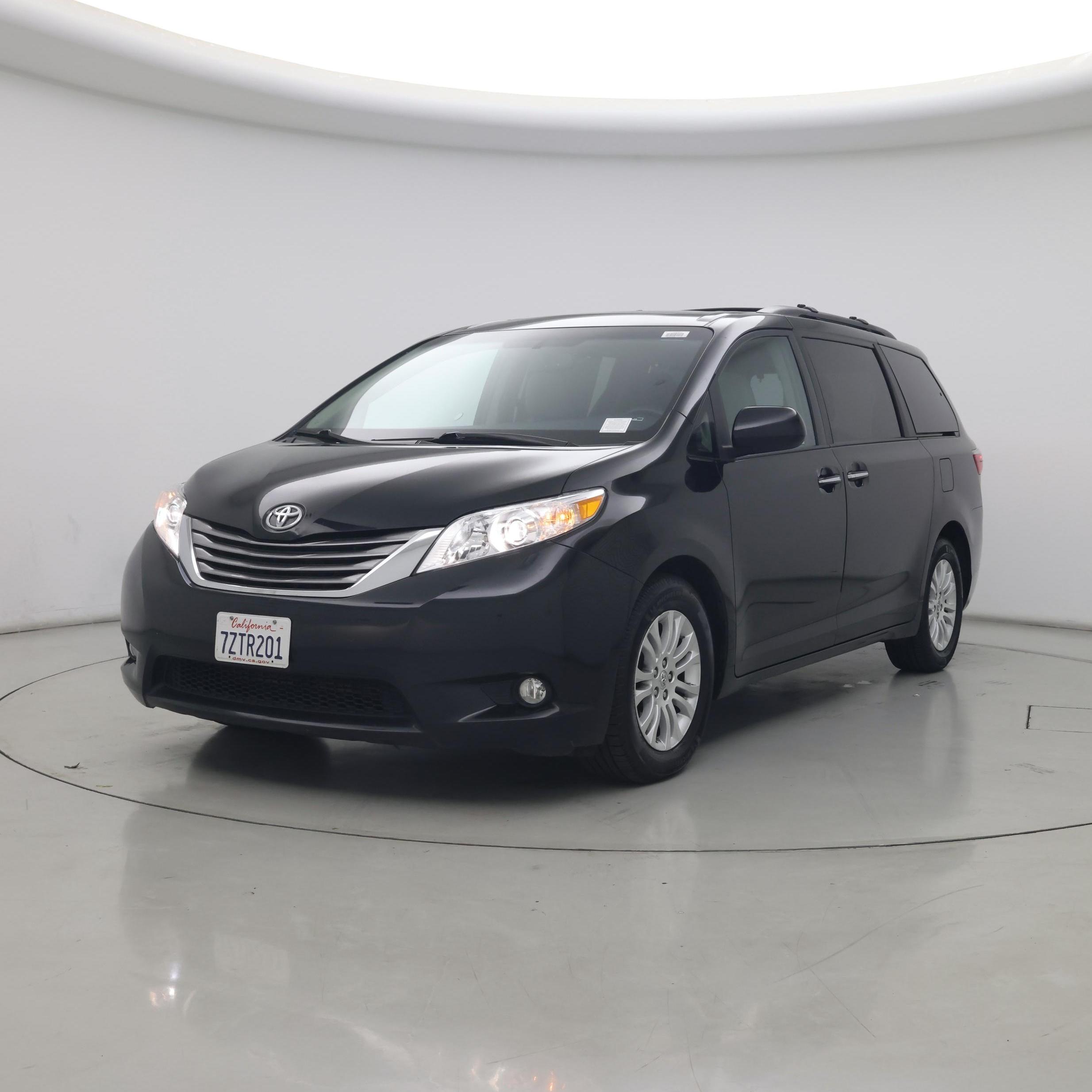 Thumbnail: 2017 Toyota Sienna - 4