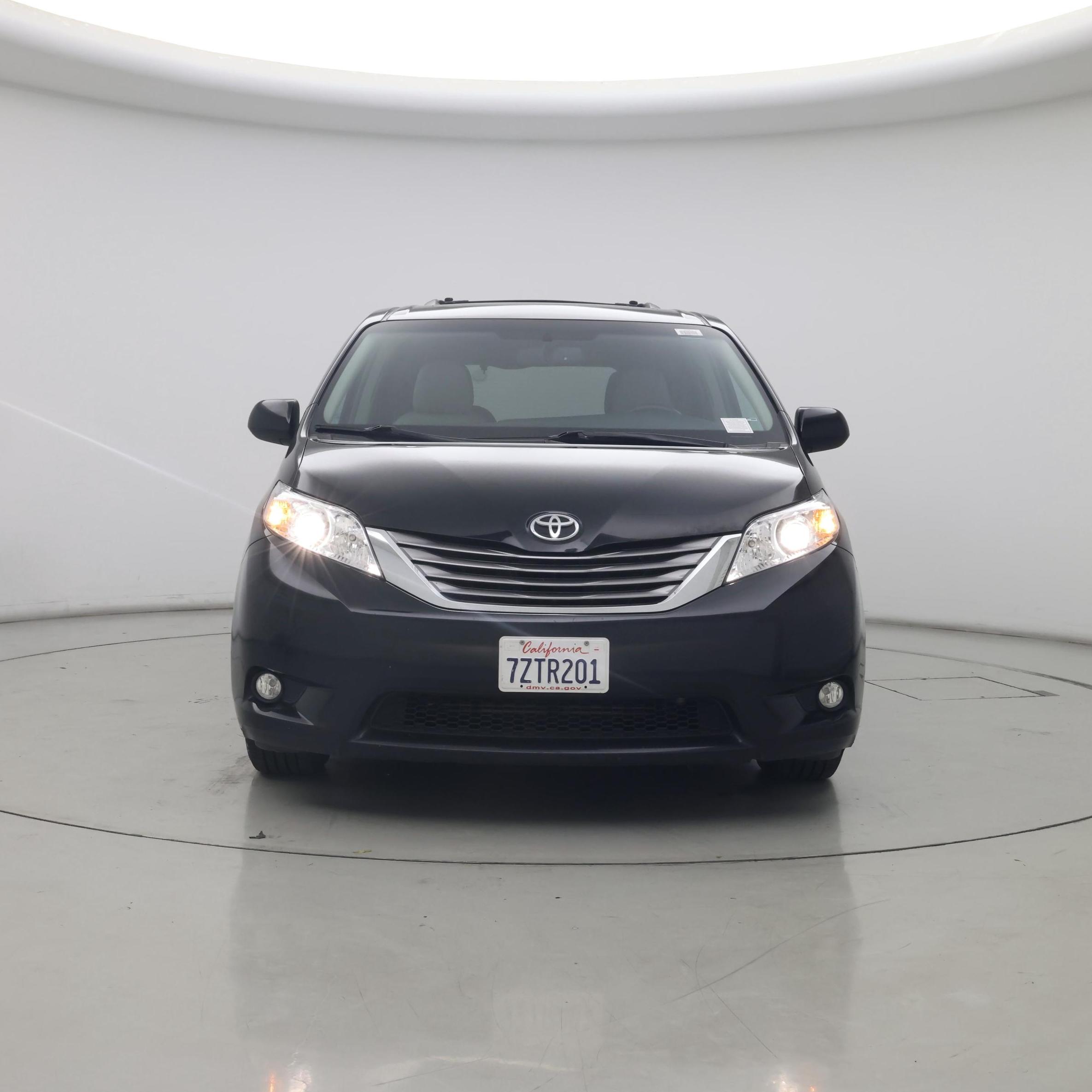 Thumbnail: 2017 Toyota Sienna - 5