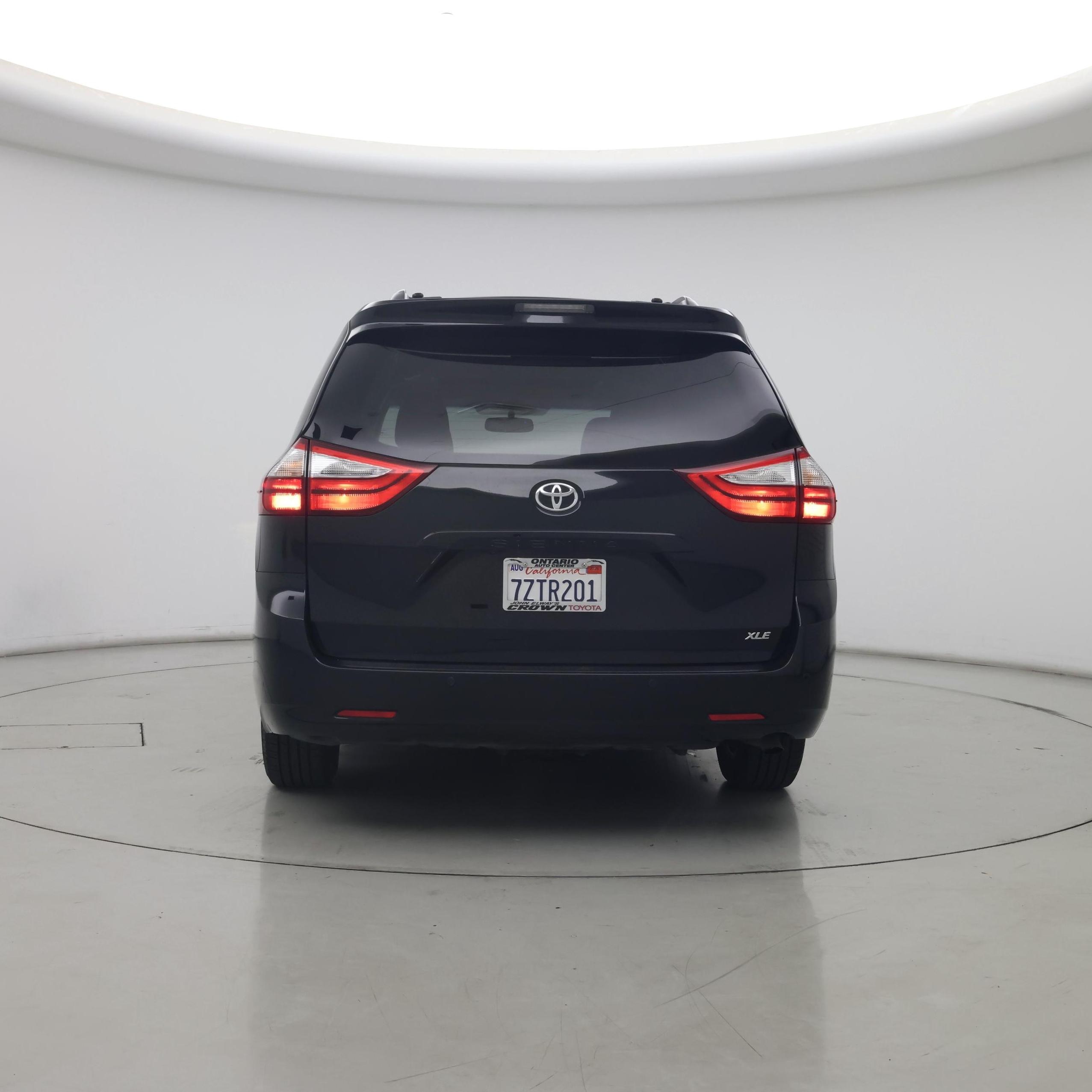 Thumbnail: 2017 Toyota Sienna - 6