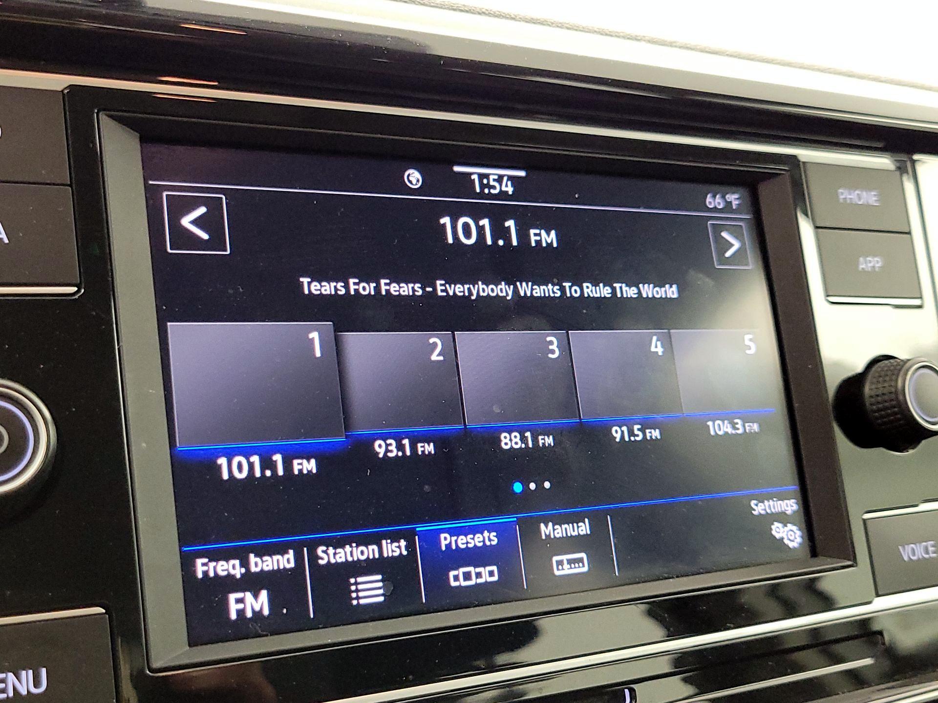 Thumbnail: 2022 Volkswagen Taos - 15