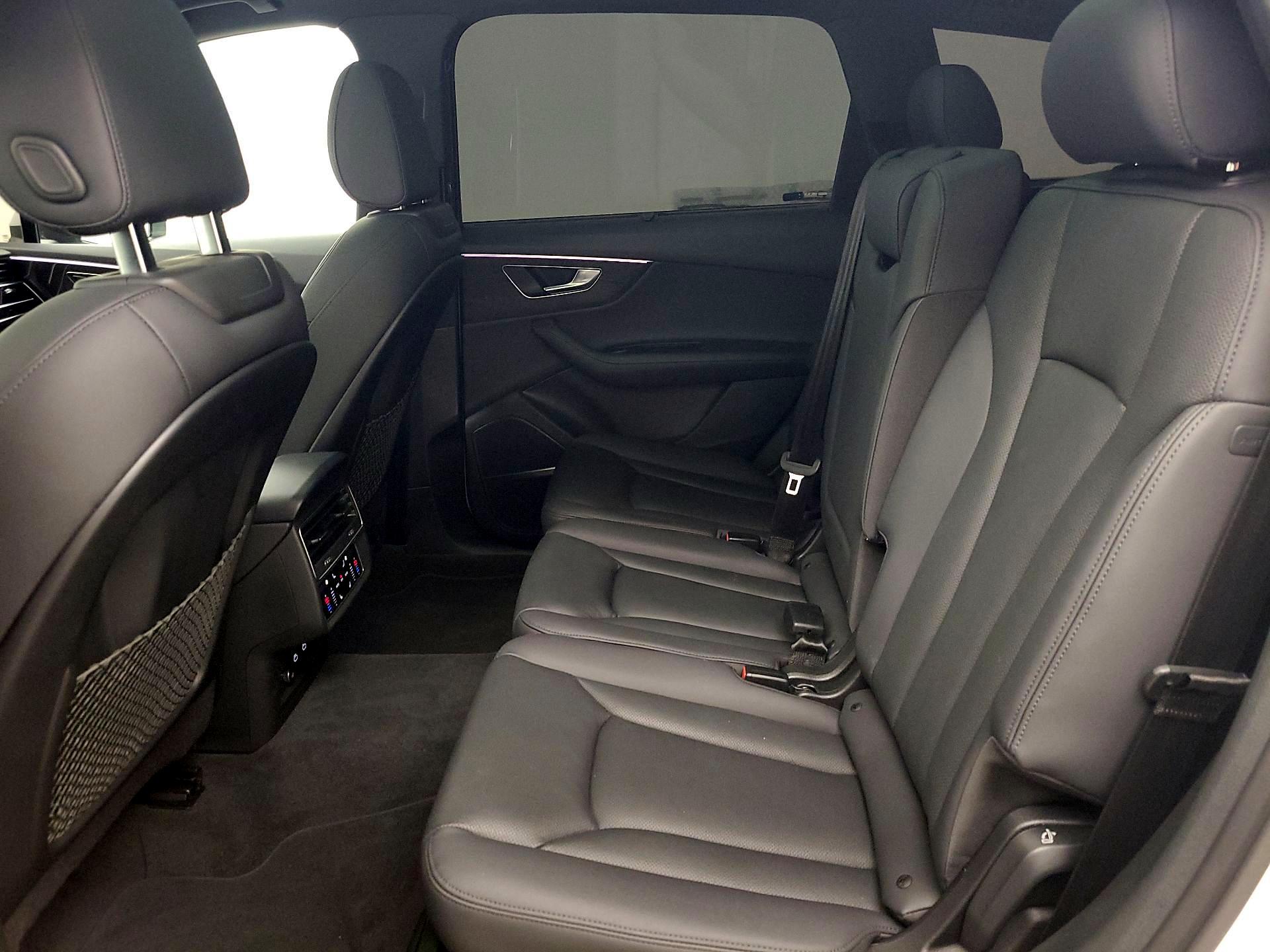 Thumbnail: 2023 Audi Q7 - 20