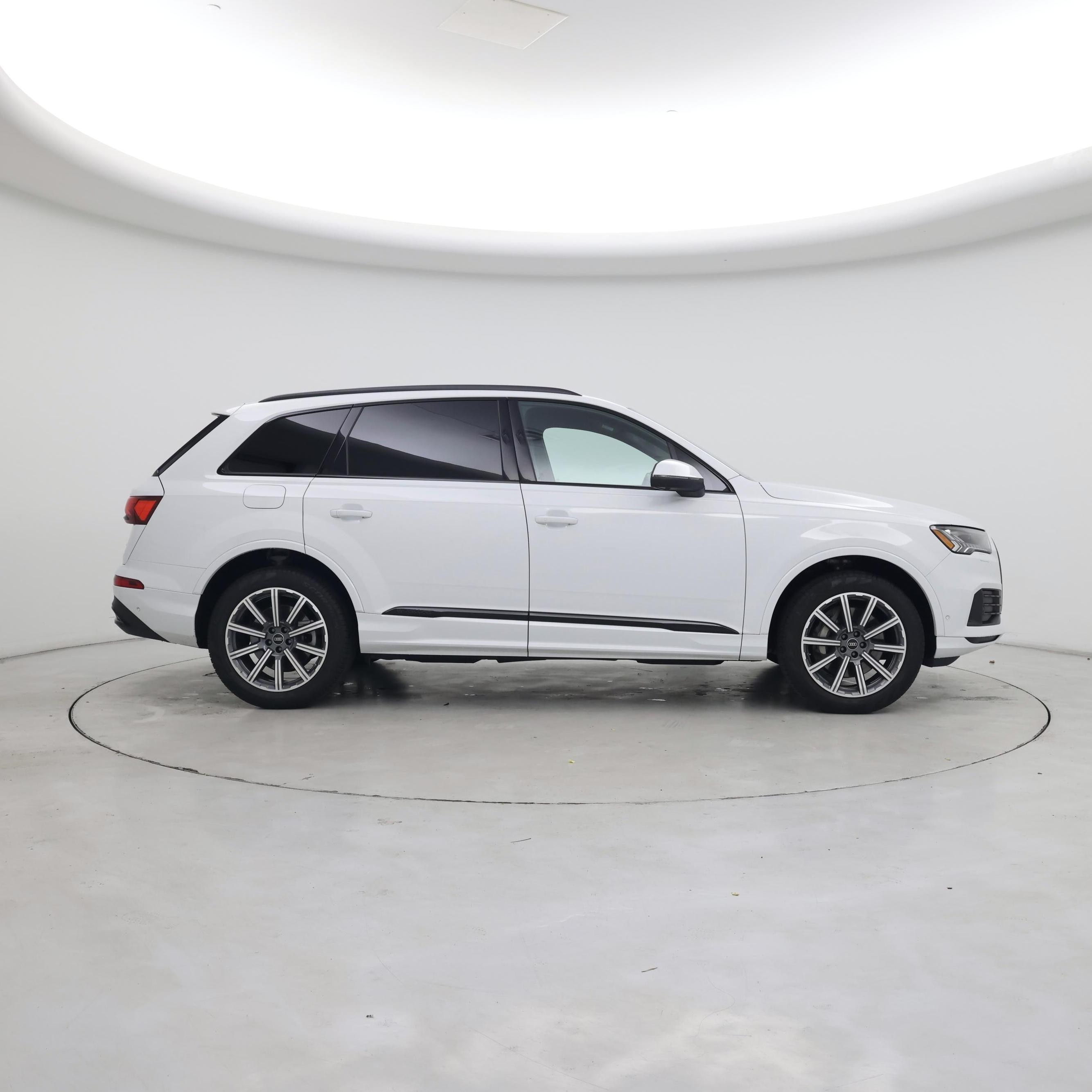 Thumbnail: 2023 Audi Q7 - 7