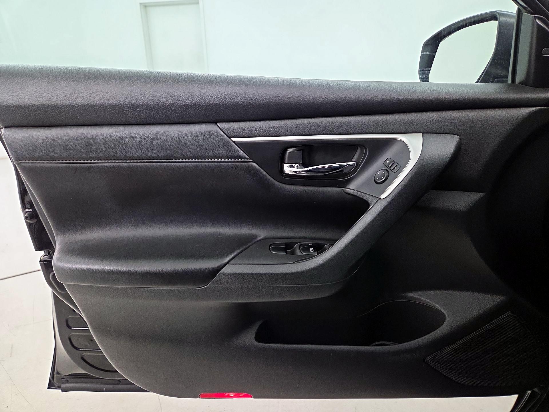 Thumbnail: 2018 Nissan Altima - 12